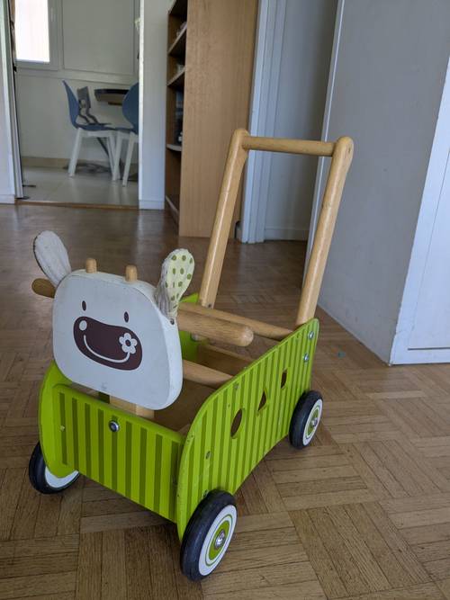 Vends chariot de marche "Vache" en bois