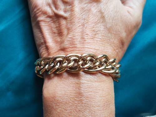 Je vends un bracelet Agatha plaqué or, grosses mailles vintage années 80