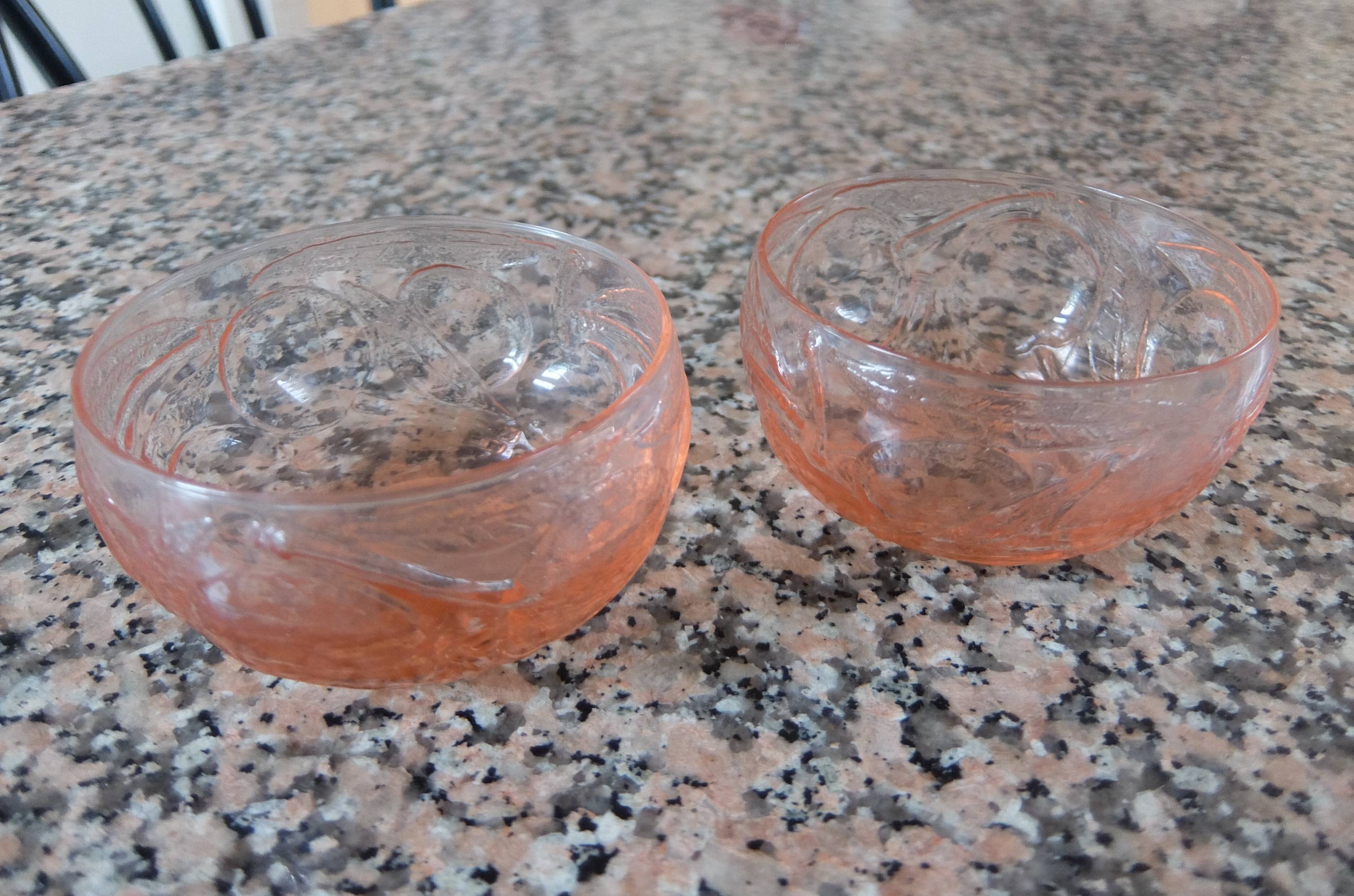 Vends lot de deux coupelles en verre transparent rose