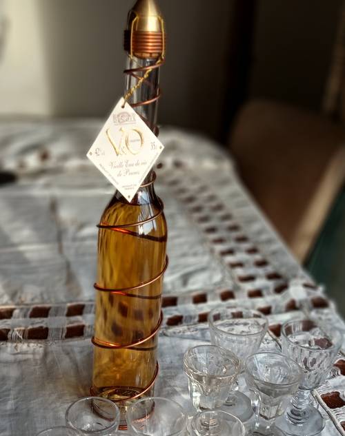 Bouteille de vieille eau de vie de prunes 35 cl - Distillerie Elie Arnaud Denoix