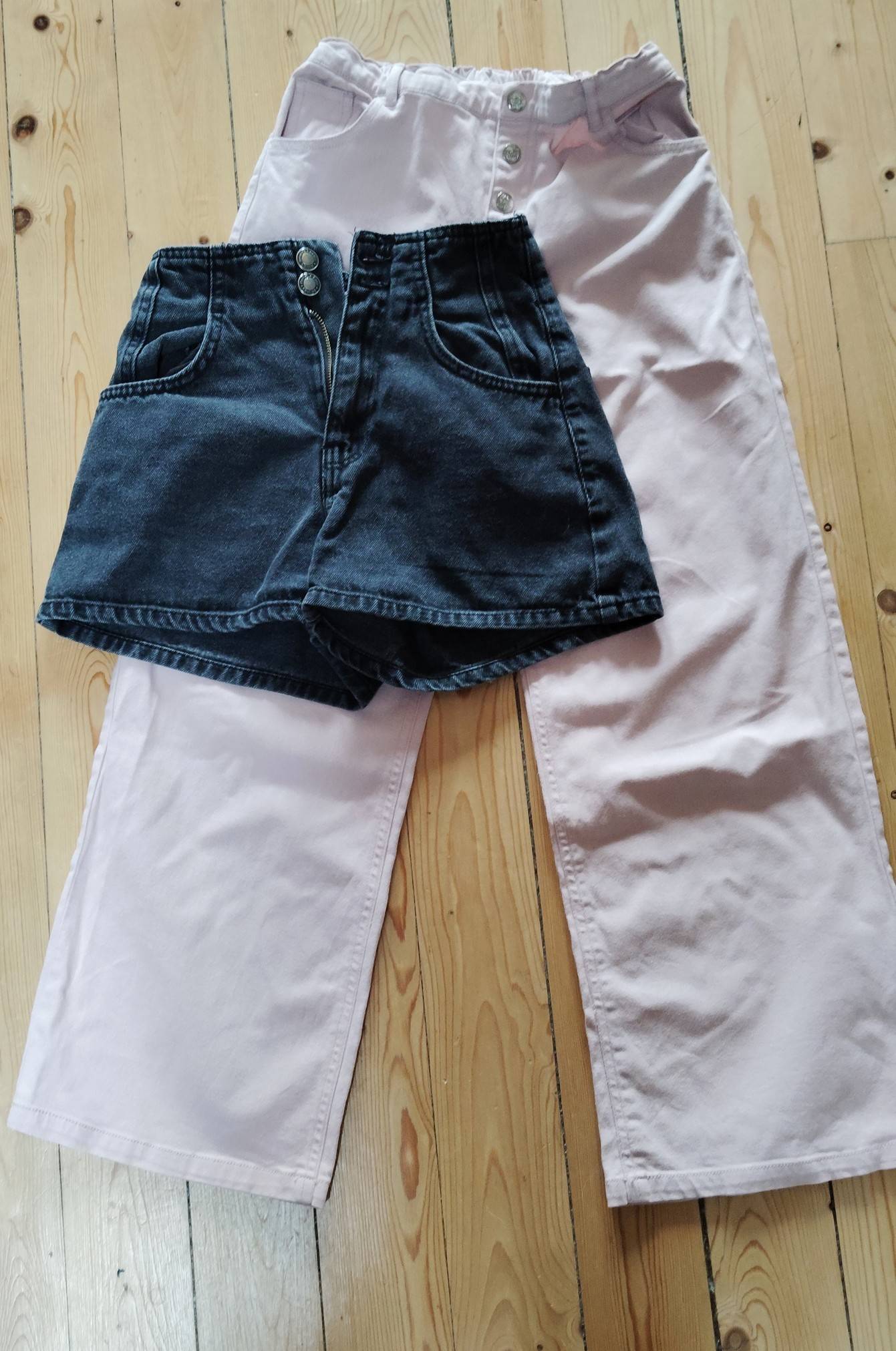 Vends lot pantalon coton rose pâle et short Bershka denim noir - Taille 12 ans