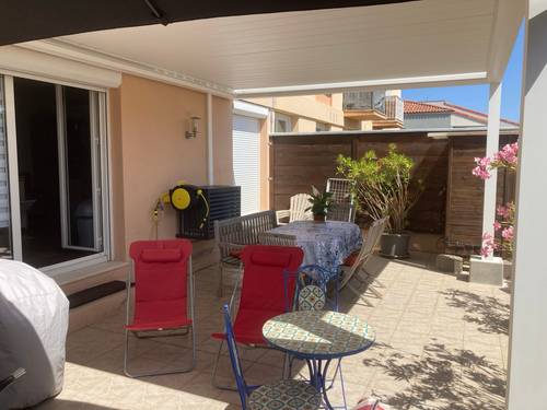 Loue T2 tout confort 4 couchages - plage à 600m commerces à pied 46m² terrasse 52m² et parking privé