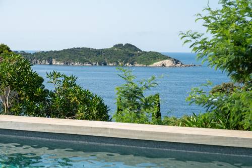 Loue maison d’exception en bord de mer sur la presqu’île de Giens avec piscine et vue panoramique - 10 couchages