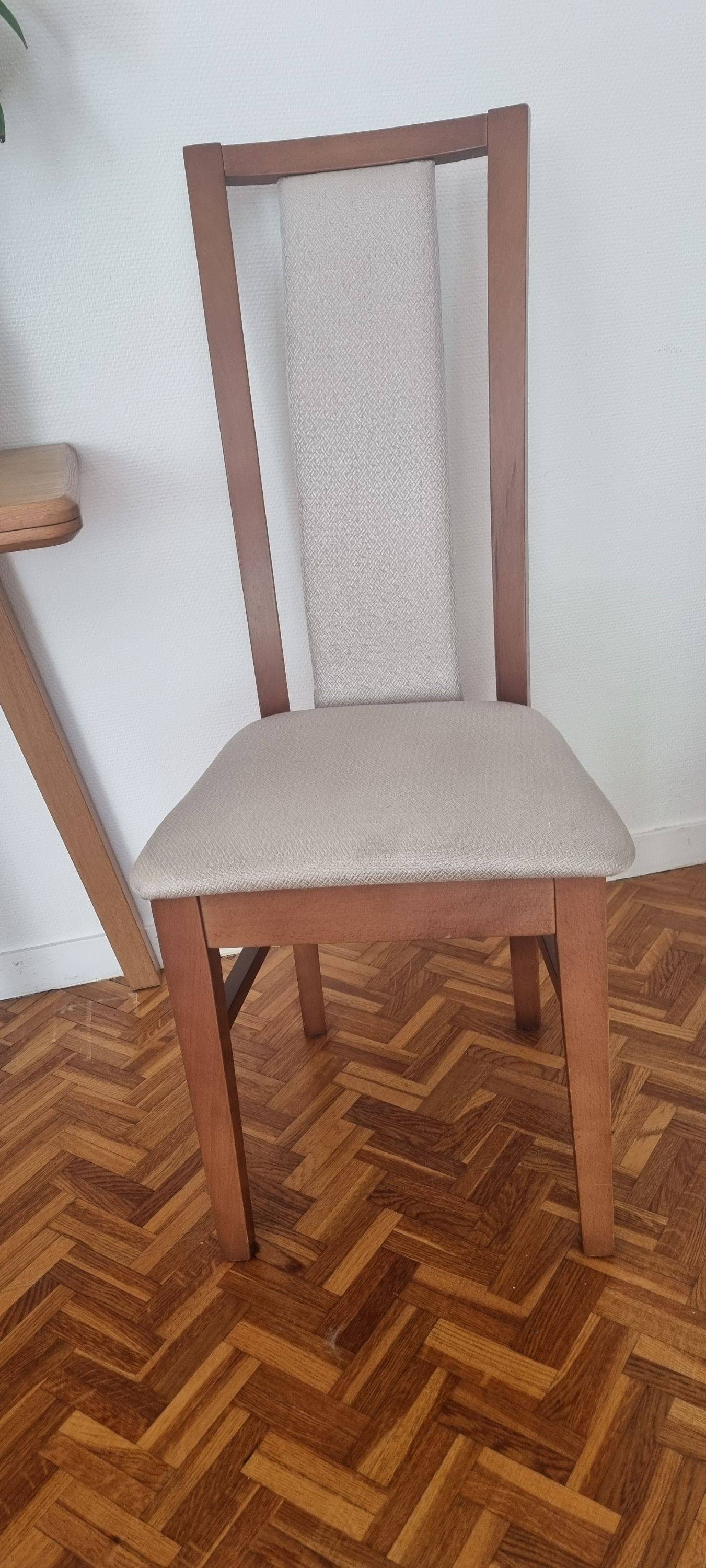 Vends 6 chaises en bois massif et tissu