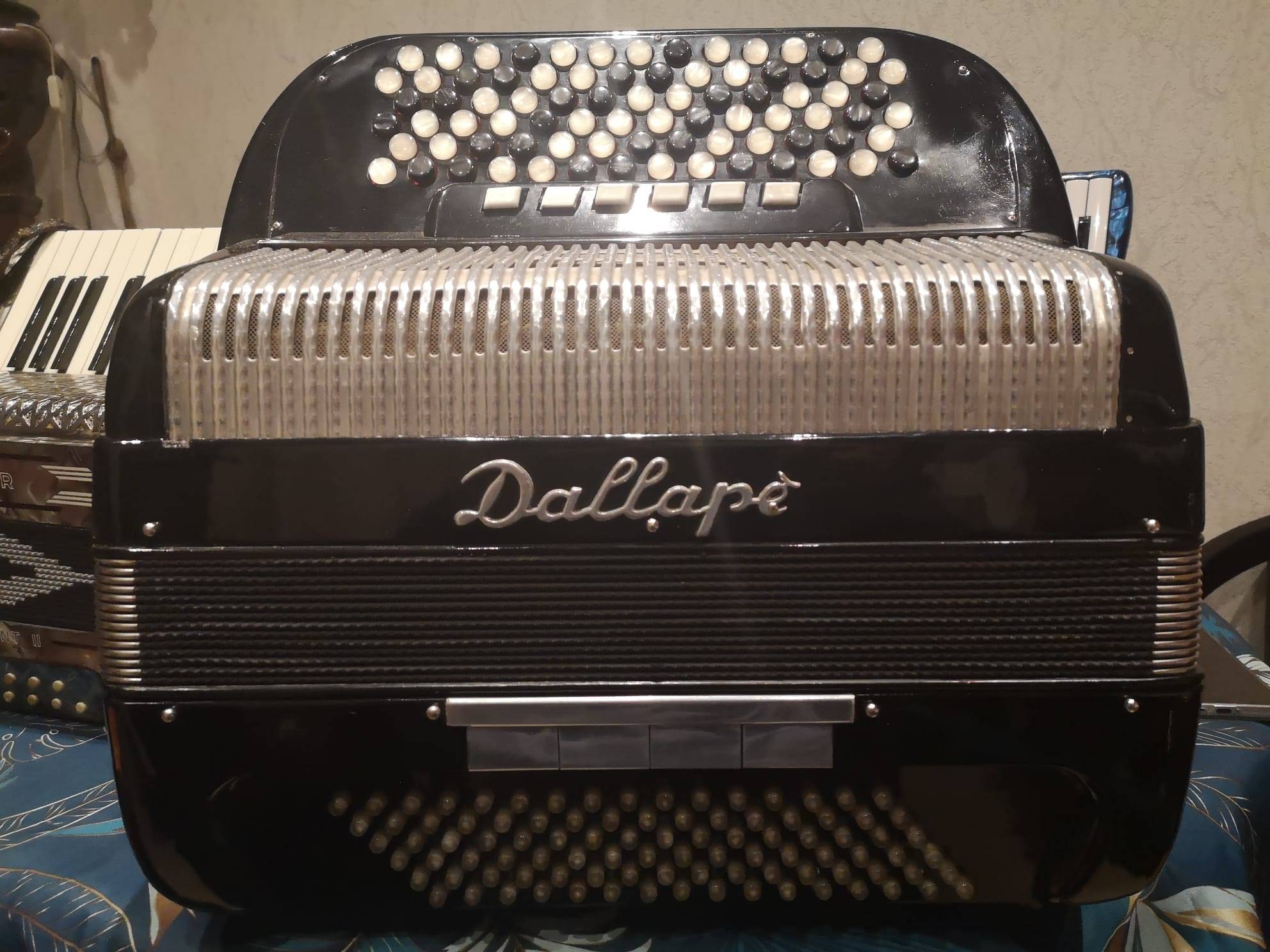 Vends accordéon Dallapè en très bon état