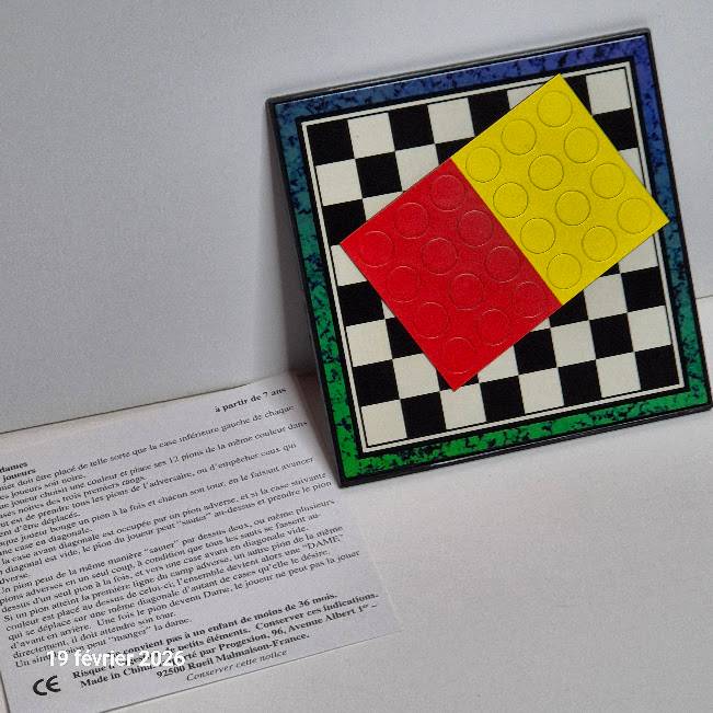 Jeu de dames pour voyage avec aimants