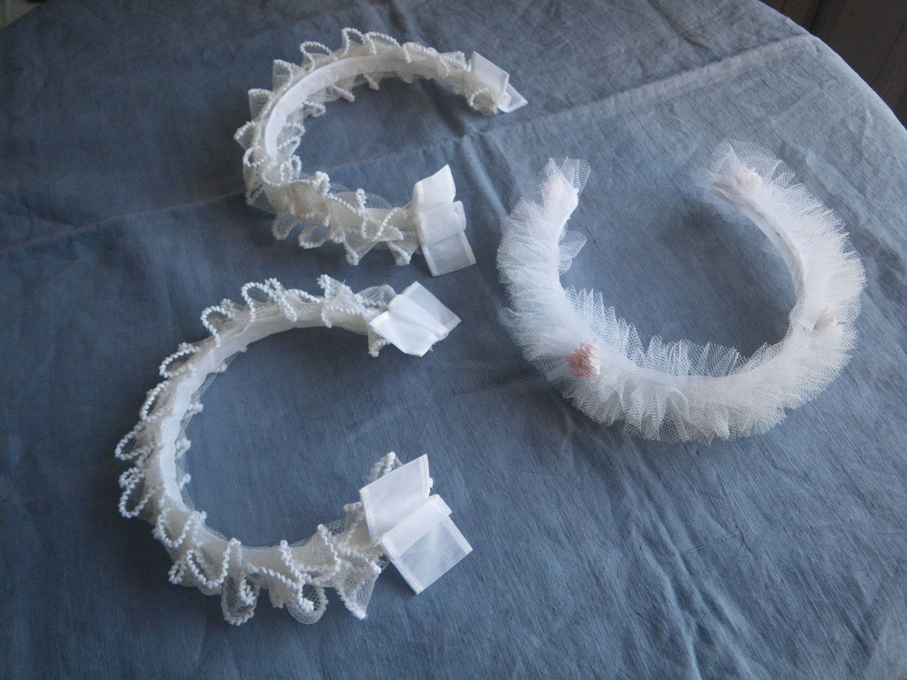 Vends 3 serre-têtes de cérémonie pour enfants - Années 60 - Taille 7 ans