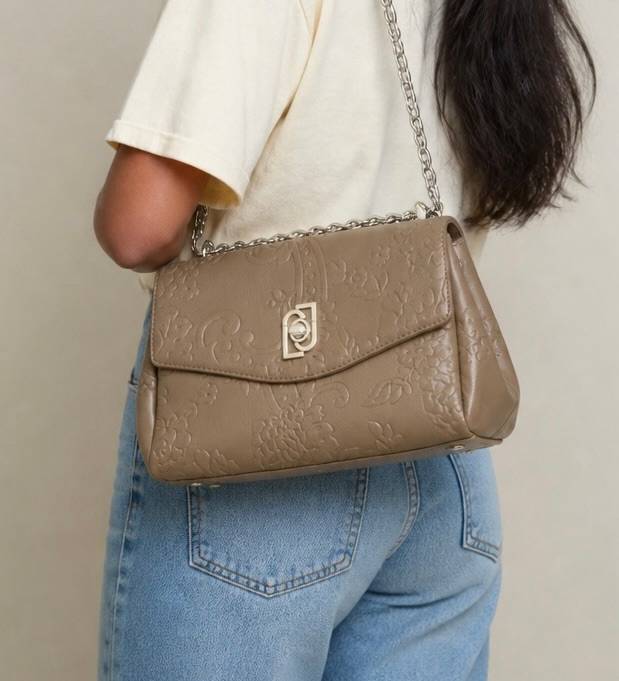 Vends sac à bandoulière Liu Jo camel en relief – comme neuf