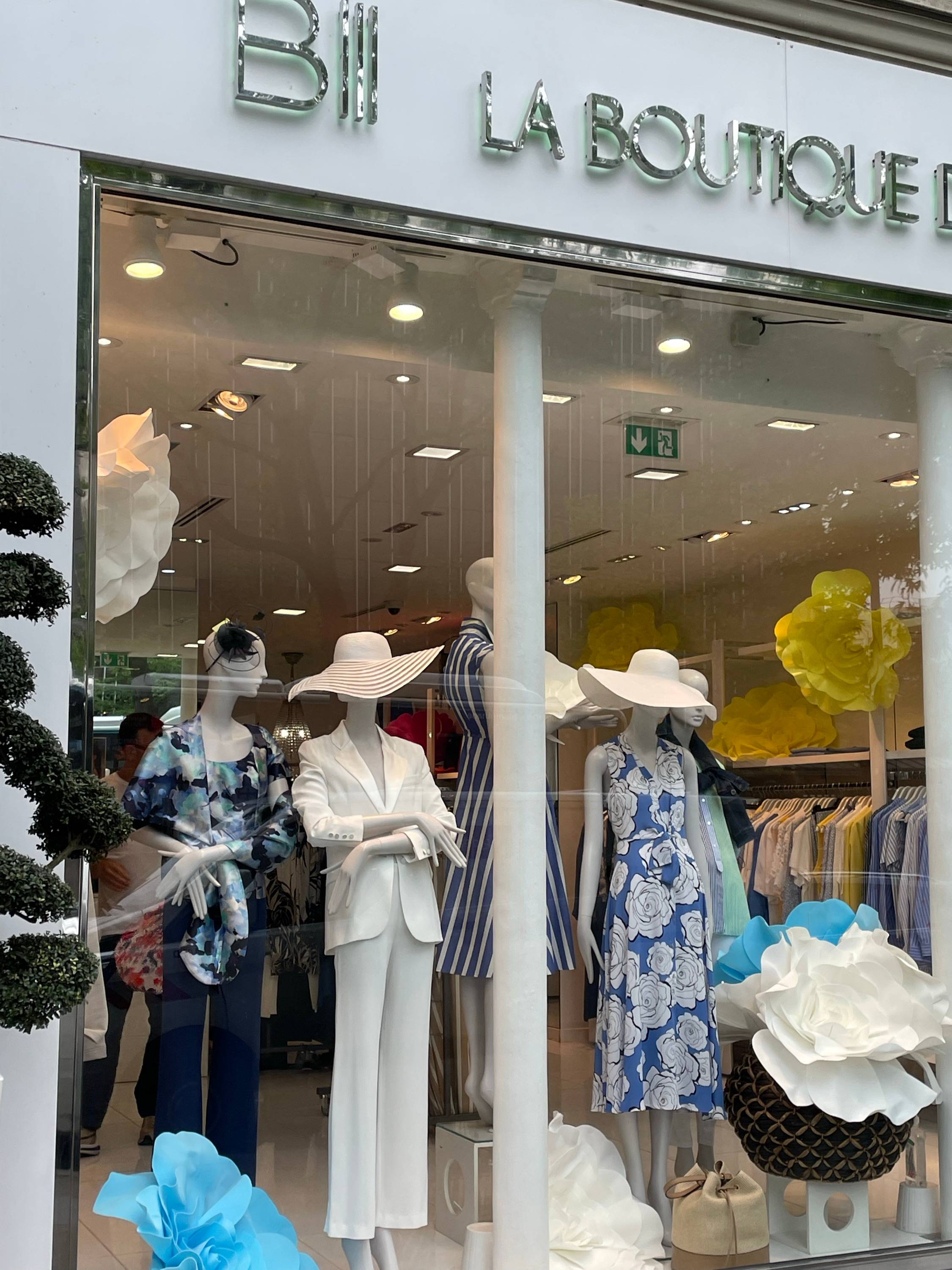 Vends collection de tenues de cérémonie