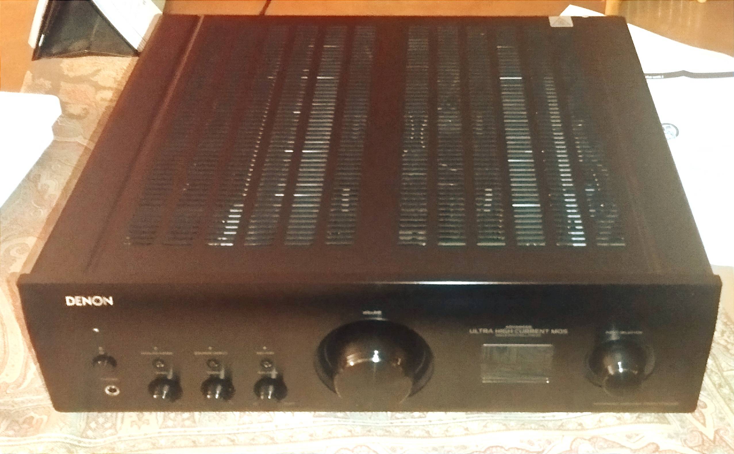 Amplificateur HI-FI DENON PMA 1700-NE état neuf