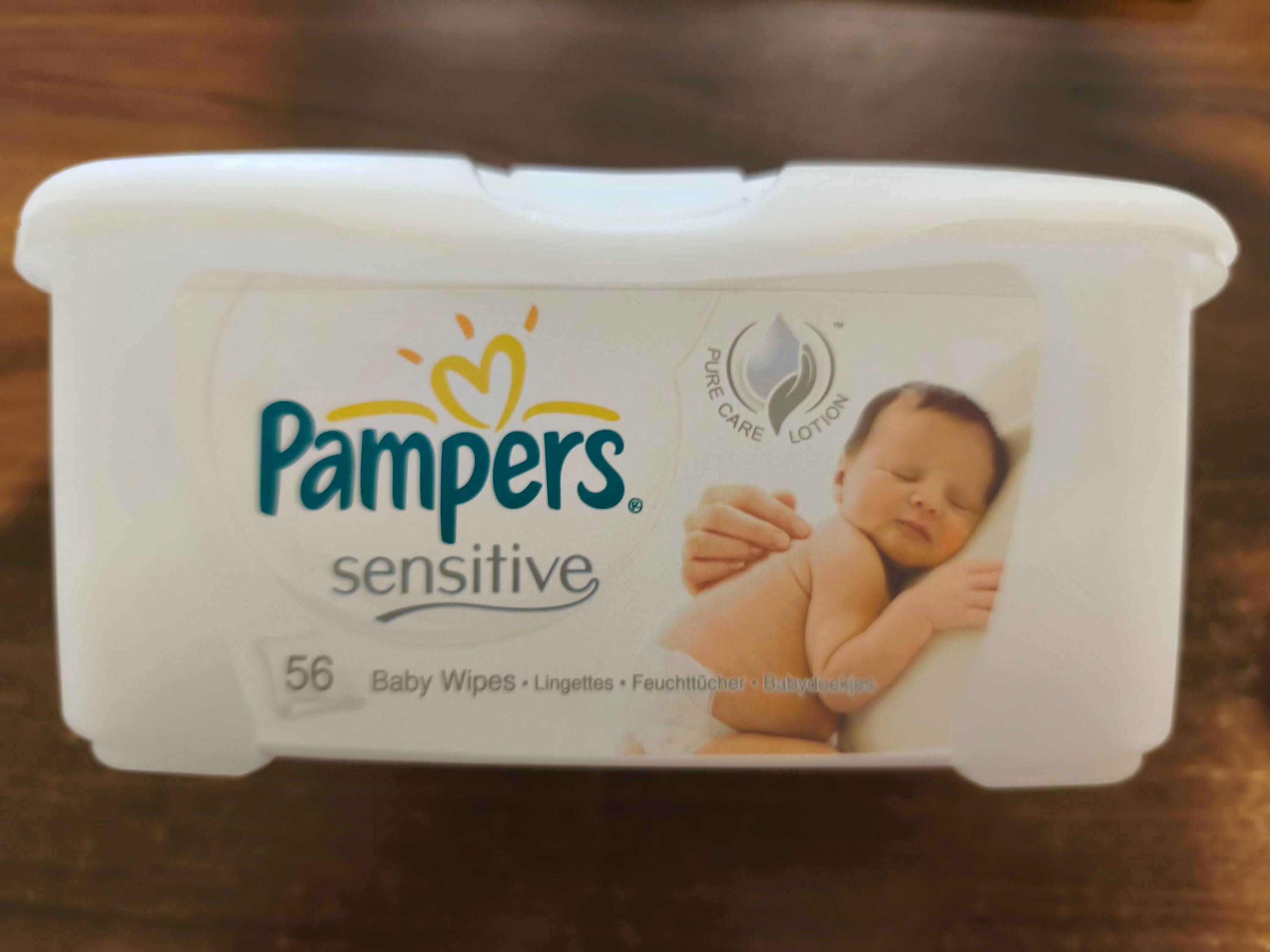 Vends couches et lingettes bébé