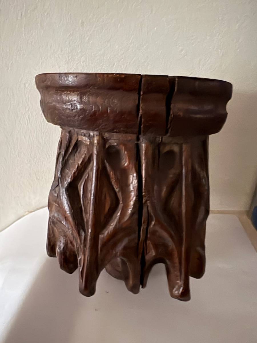 Vends sellette en bois massif sculptée (ancienne)