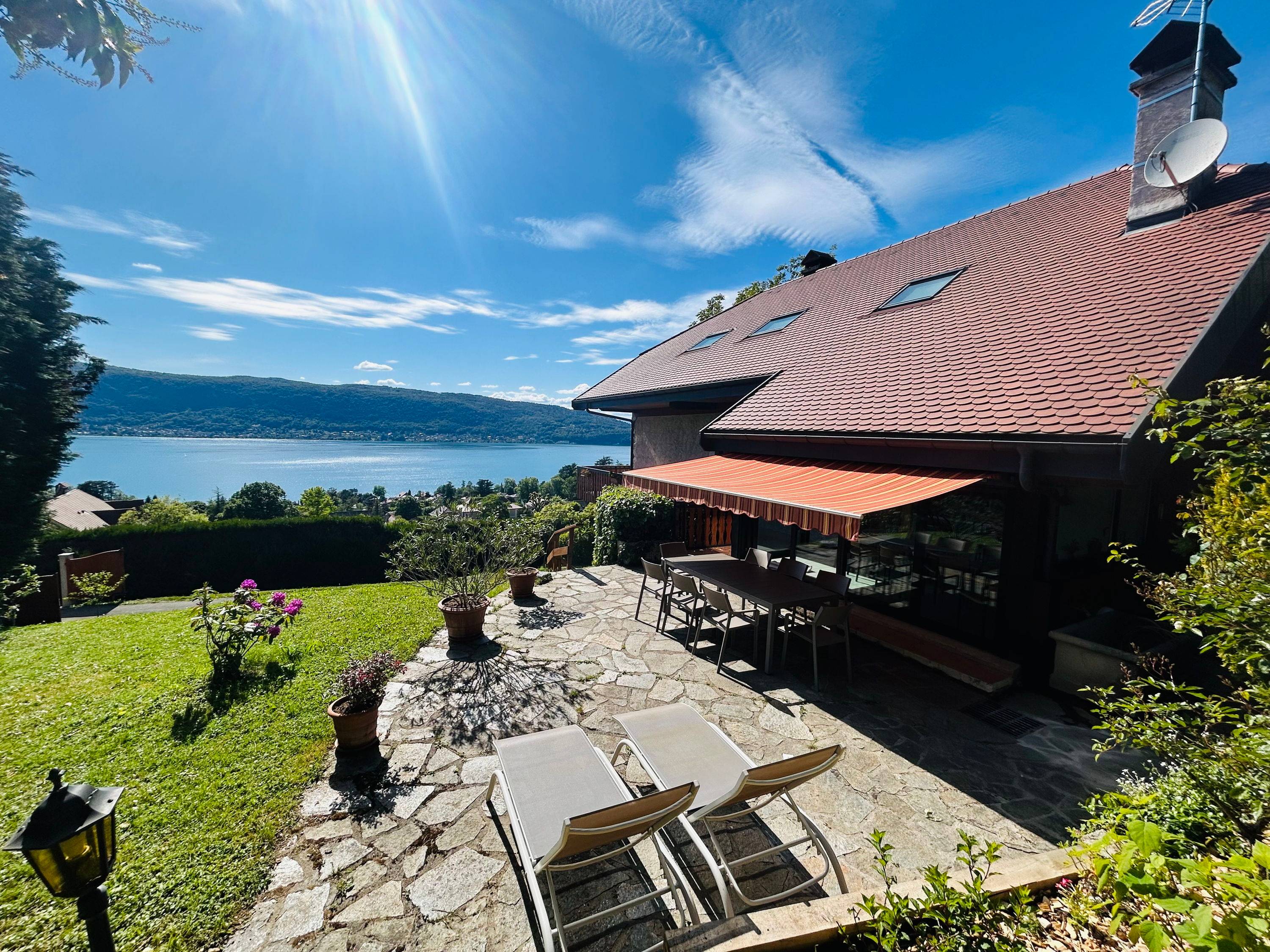 Loue maison à Annecy (Veyrier-du-Lac) avec vue imprenable sur le lac - 8 couchages