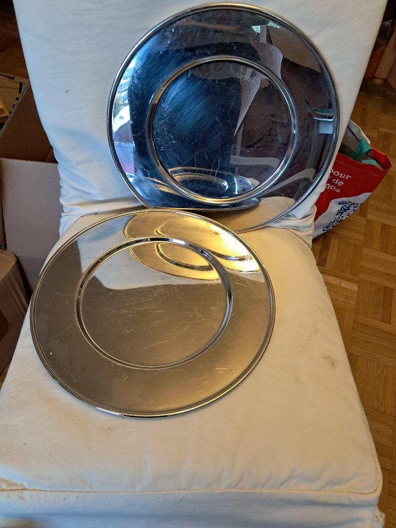 Vends deux plats en inox Couzon