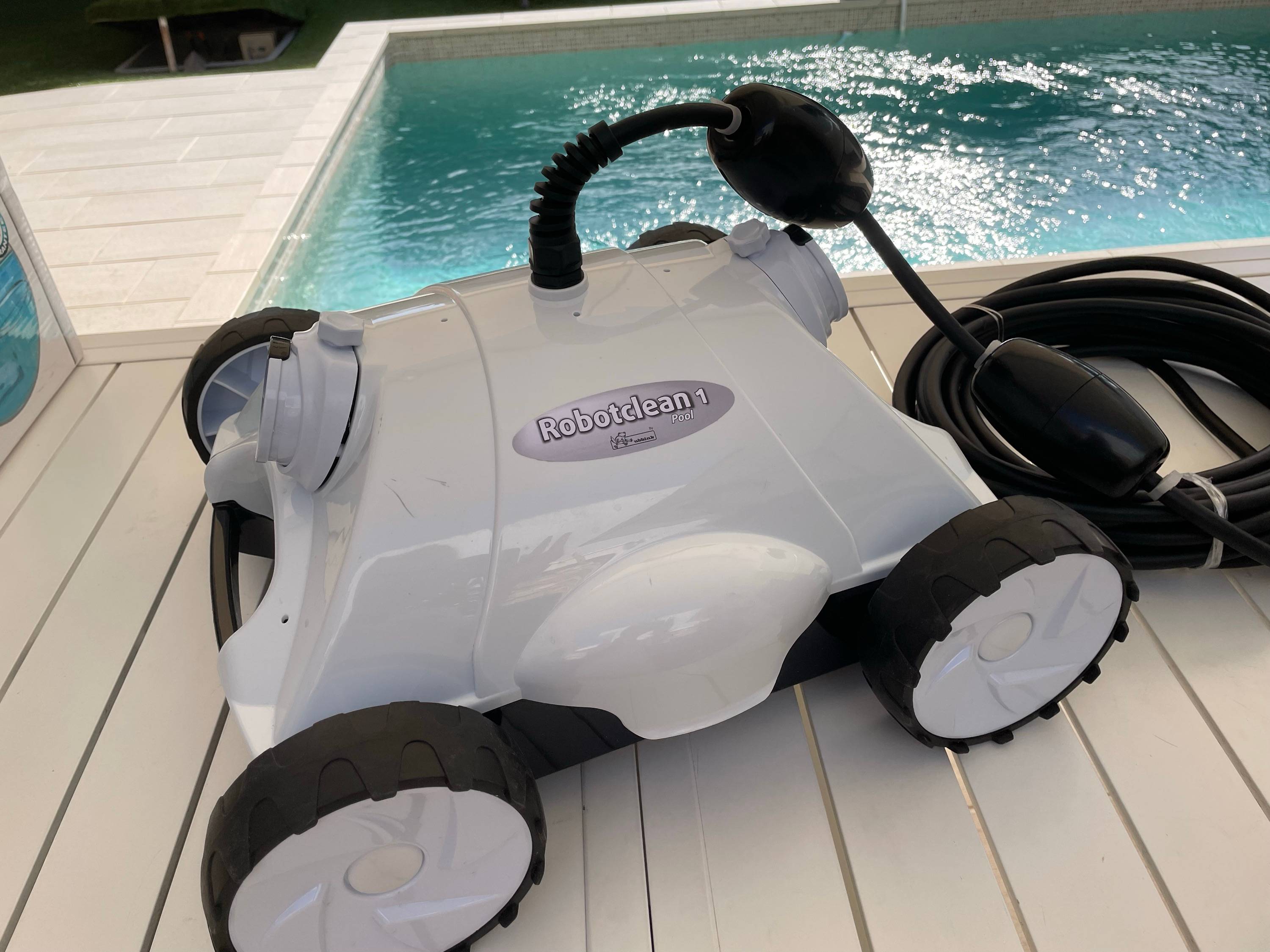 Vends robot fond de piscine