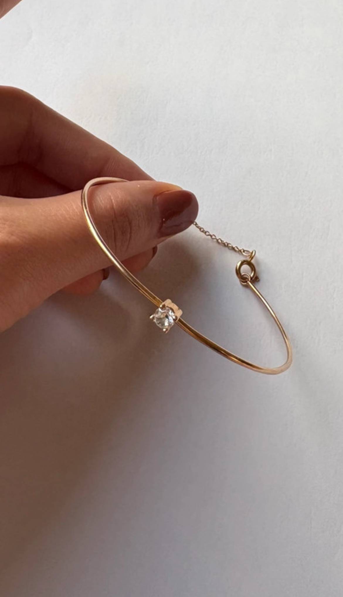 Bracelet fantaisie doré avec pierre – État neuf