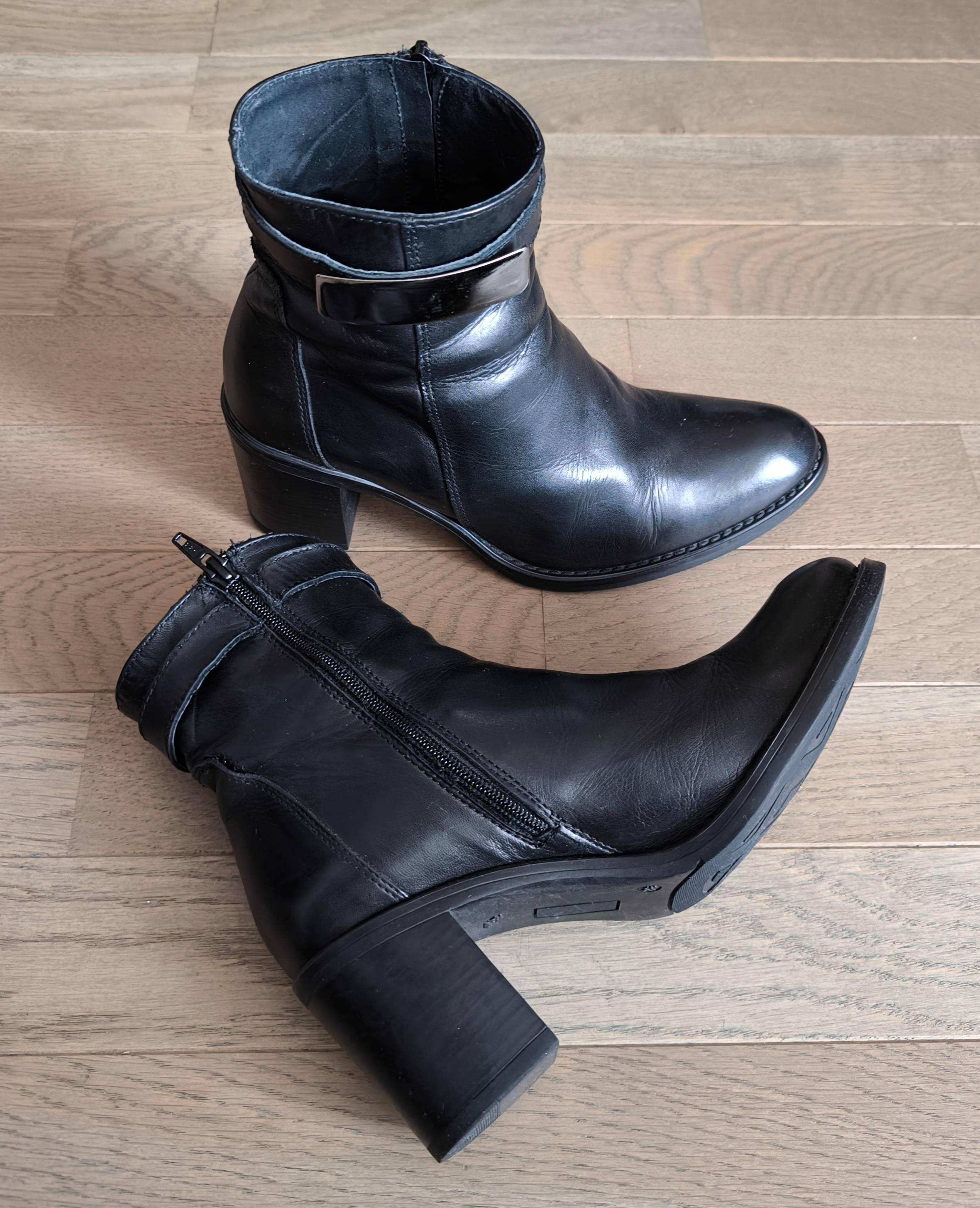 Vends jolies bottines cuir noir - Pointure 38
