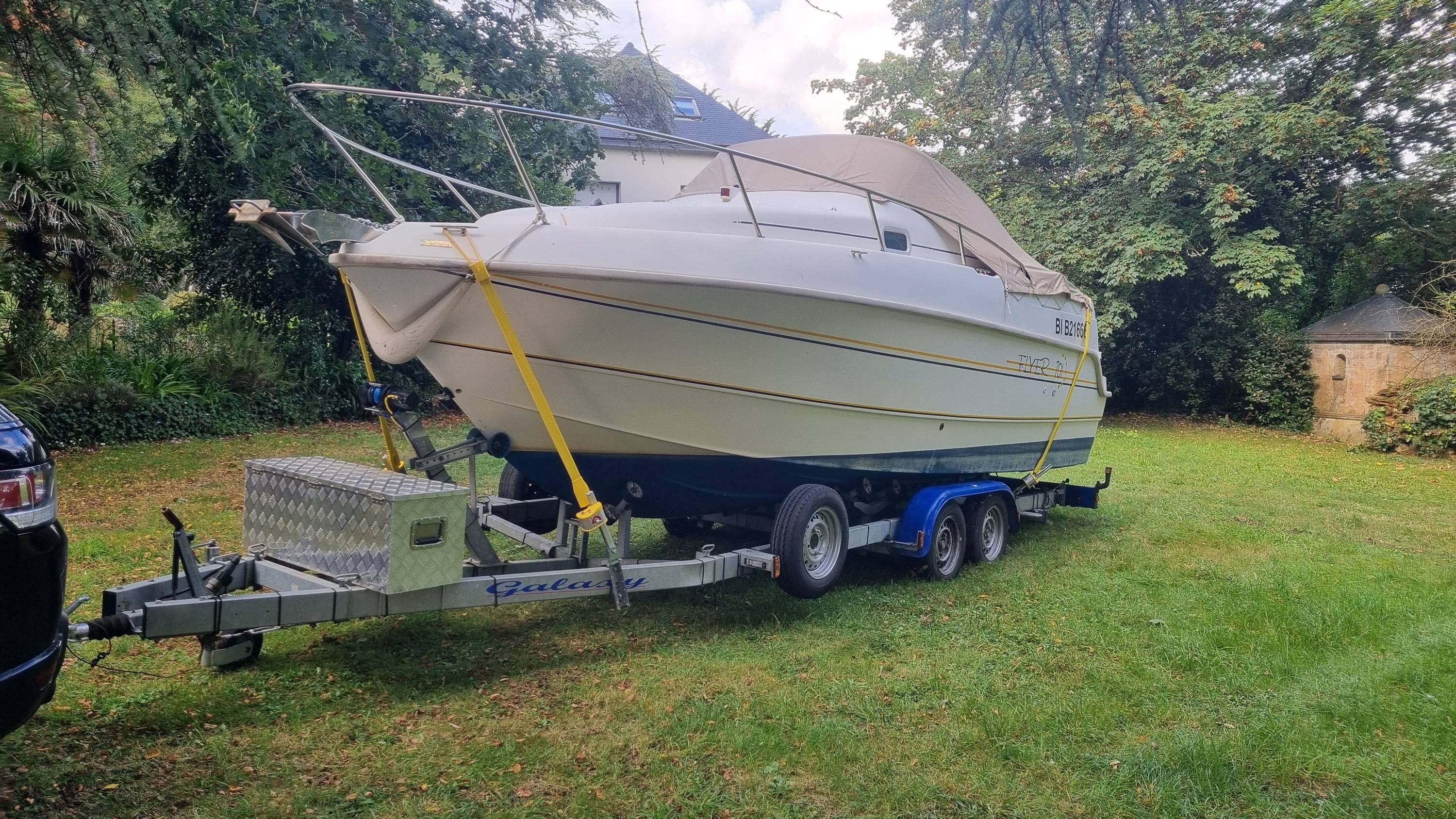 Vends Beneteau flyer 701 V6 Volvo Penta