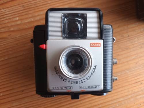 Vends appareil photo Kodak Brownie dans son étui