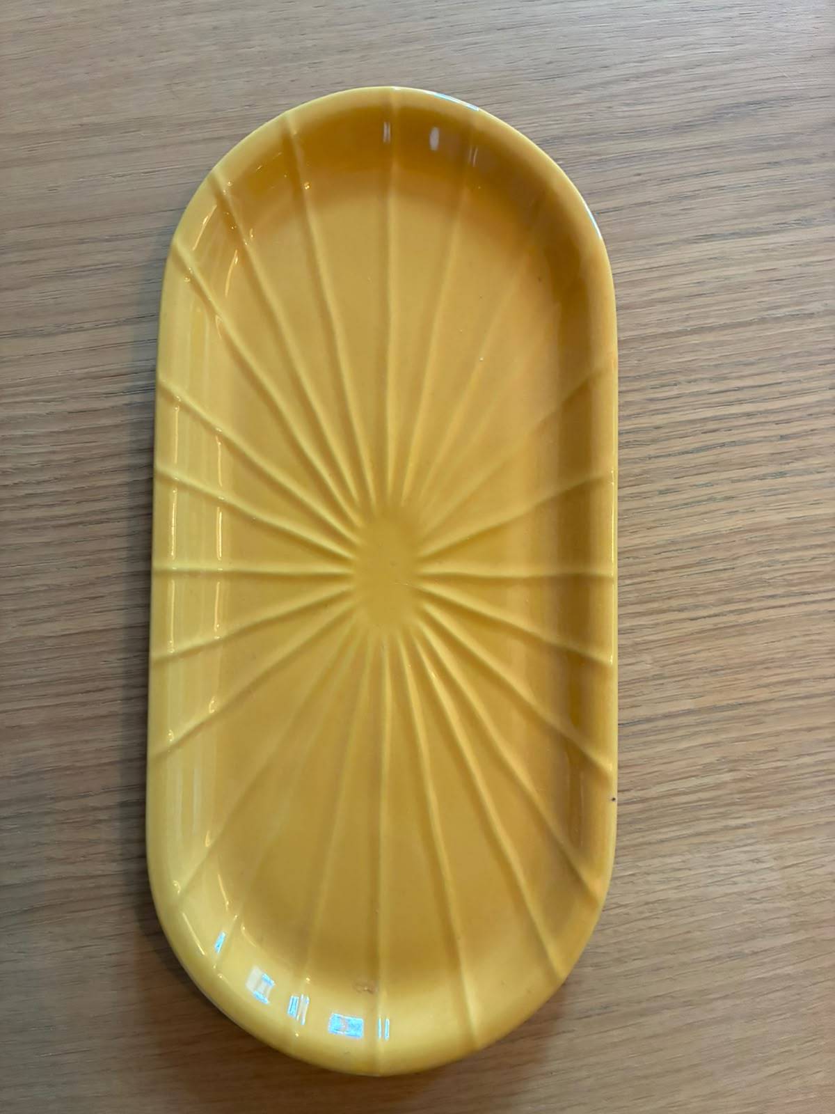 Vends vide-poche / plateau ovale en céramique jaune décoratif
