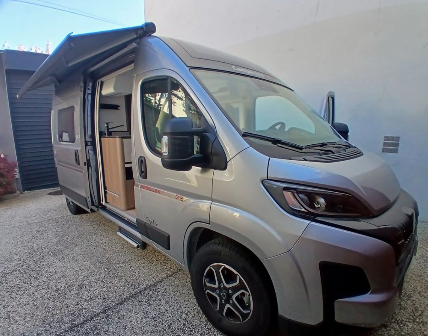 Vends Fourgon aménagé de la marque CAMPEREVE-modèle MAGELLAN 643 SAPHIR sur une motorisation Peugeot Boxer.