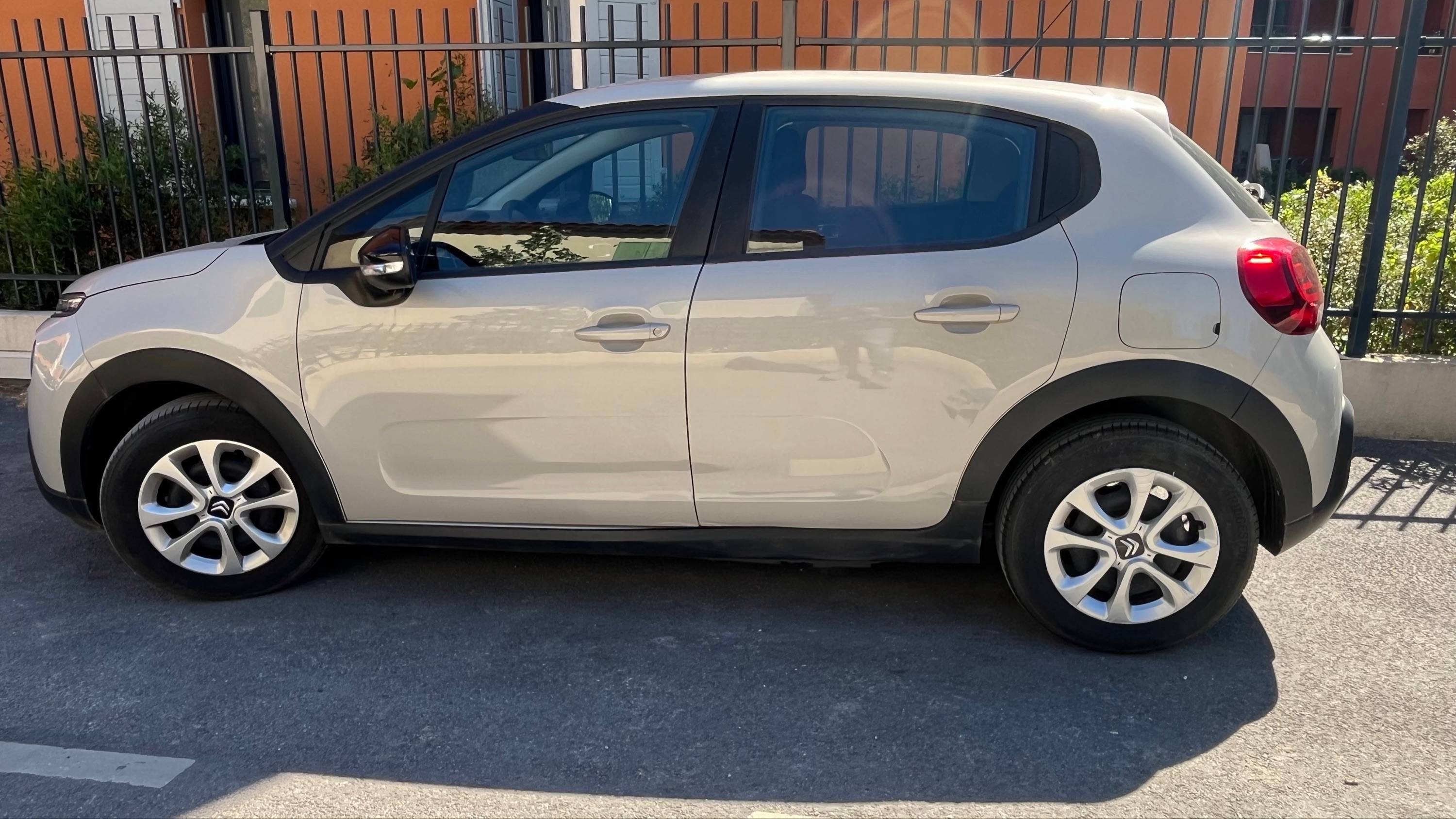 Vends C3, 2021, 6 500km, révision complète et courroie de distribution faites chez Citroën en mai 2026