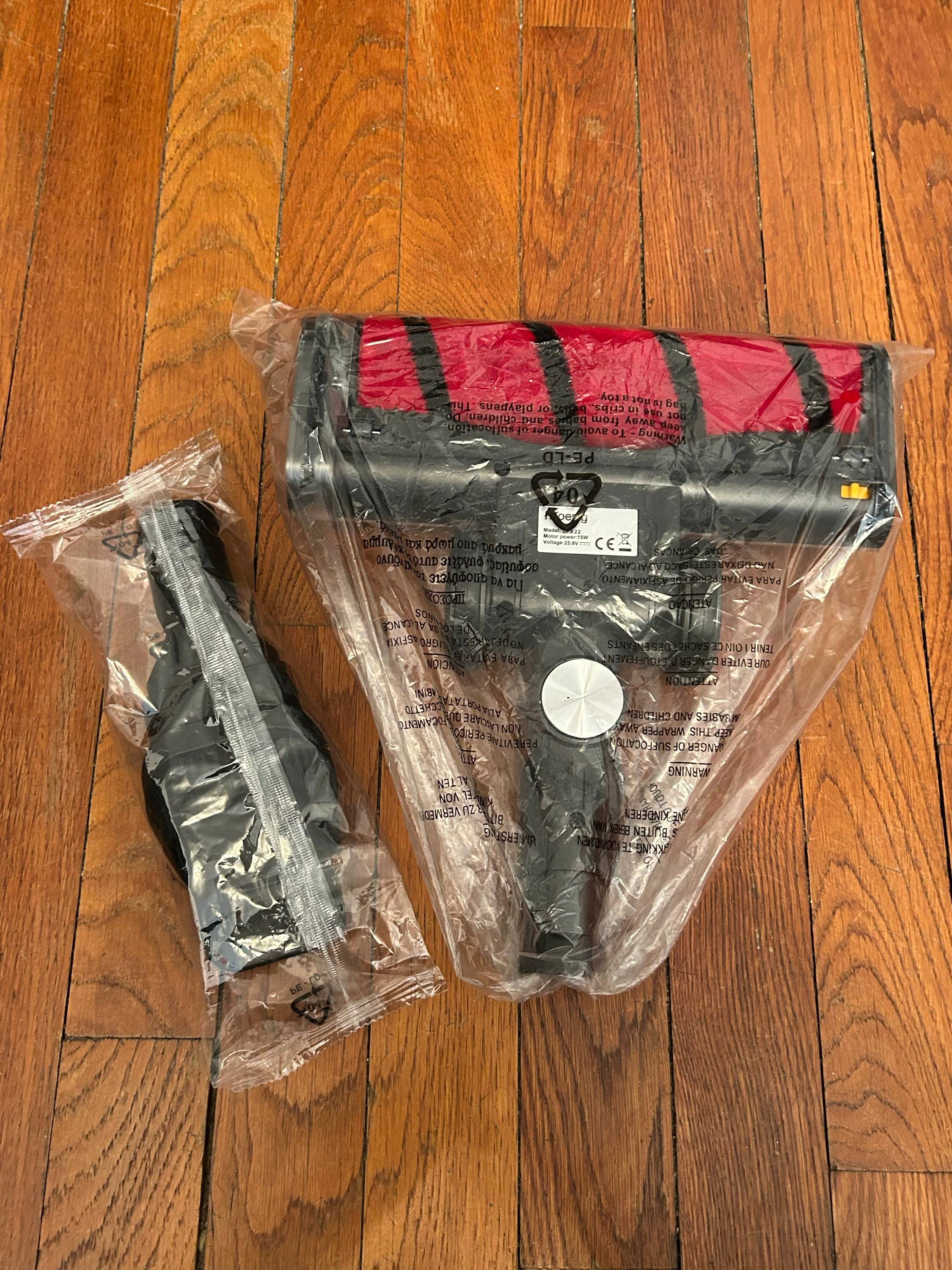 Vends accessoires aspirateur balai  H.Koenig  UPX22 neufs - brosse motorisée + suceur