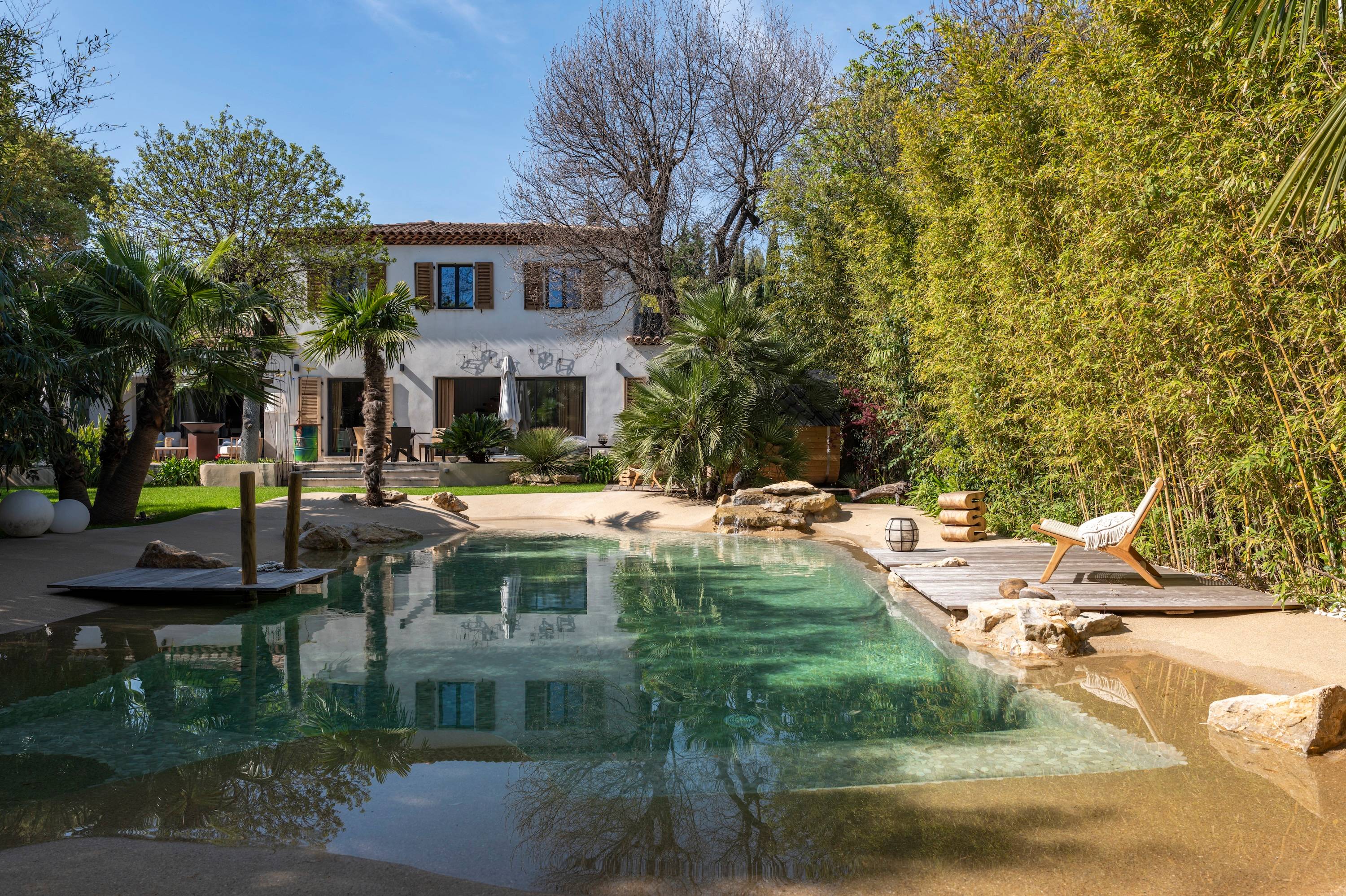 Loue villa prestige à Toulon avec piscine lagon, sauna et jacuzzi - 10 couchages
