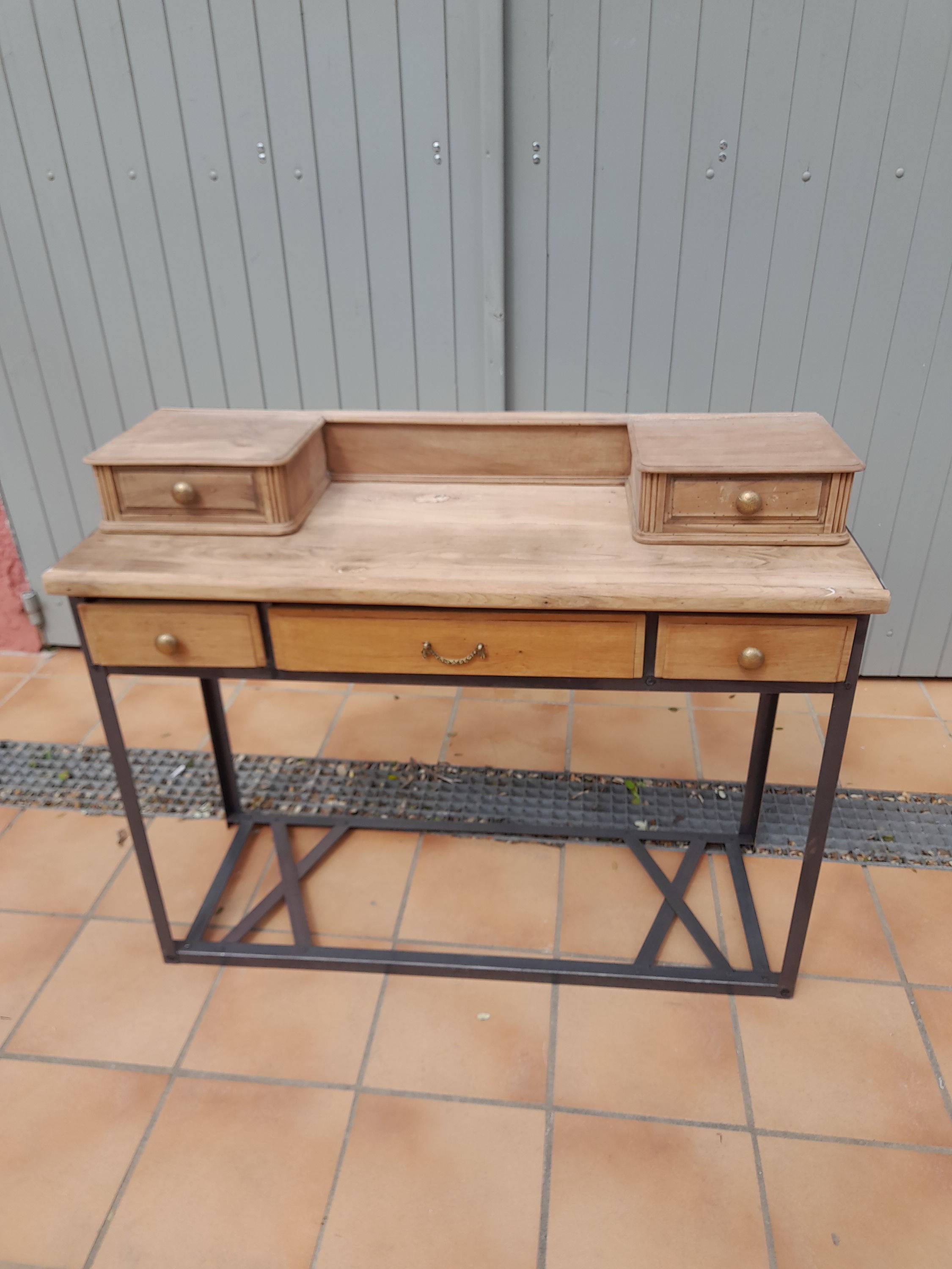 Vends 1 console-bureau industrielle 1900