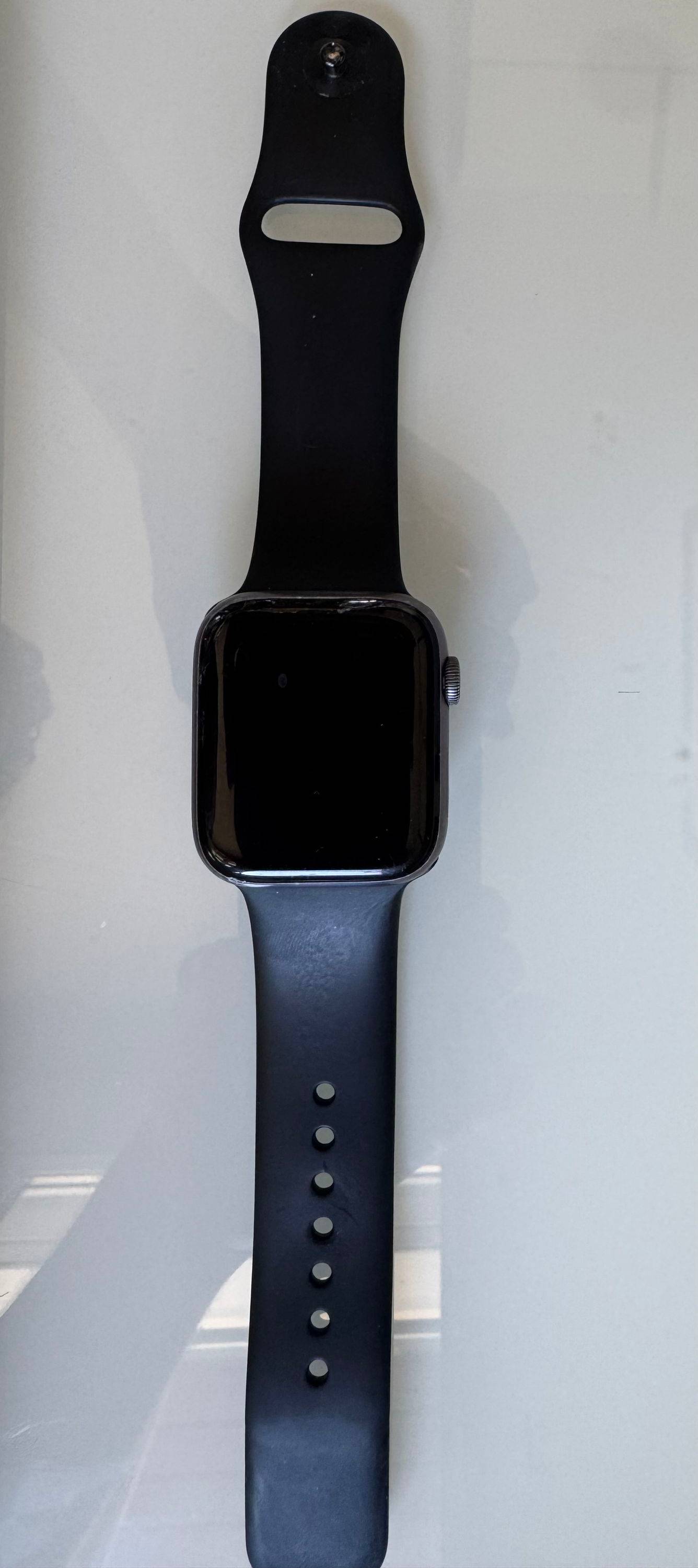 Vends Apple Watch Series 5 abîmée