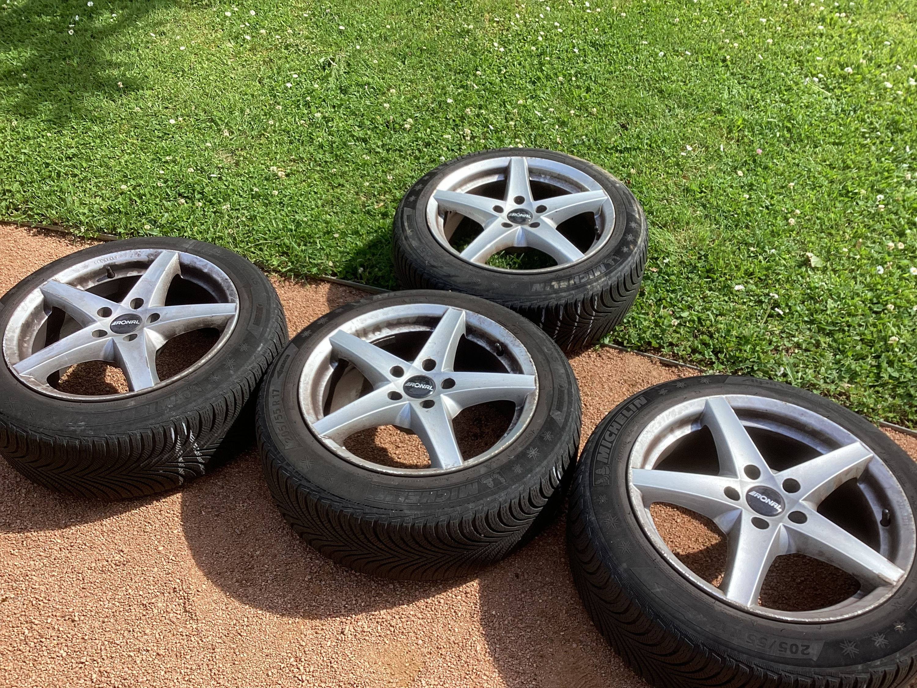 Vends 4 pneus neige Michelin jantés 205 55 17