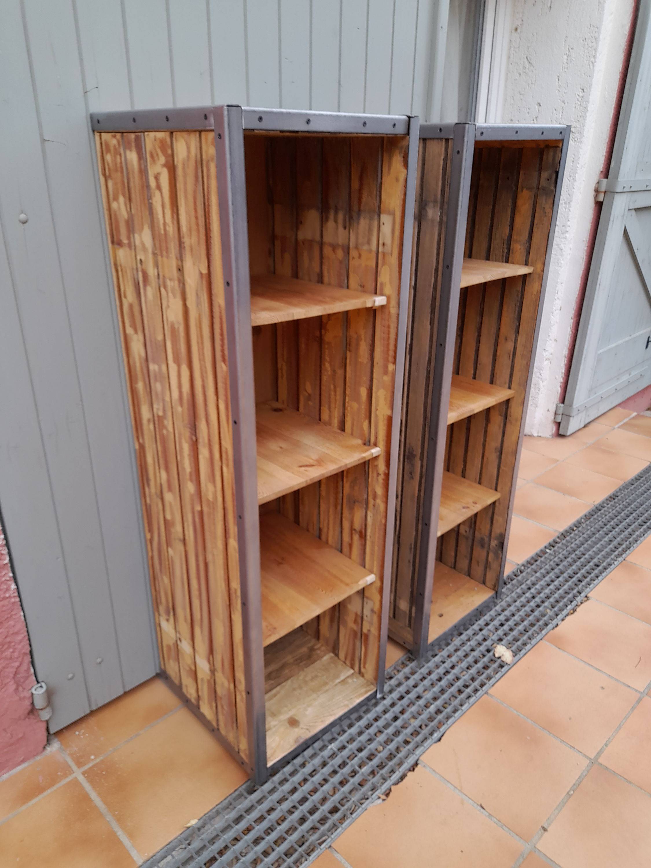 Vends 2 colonnes de rangement "brutalistes"