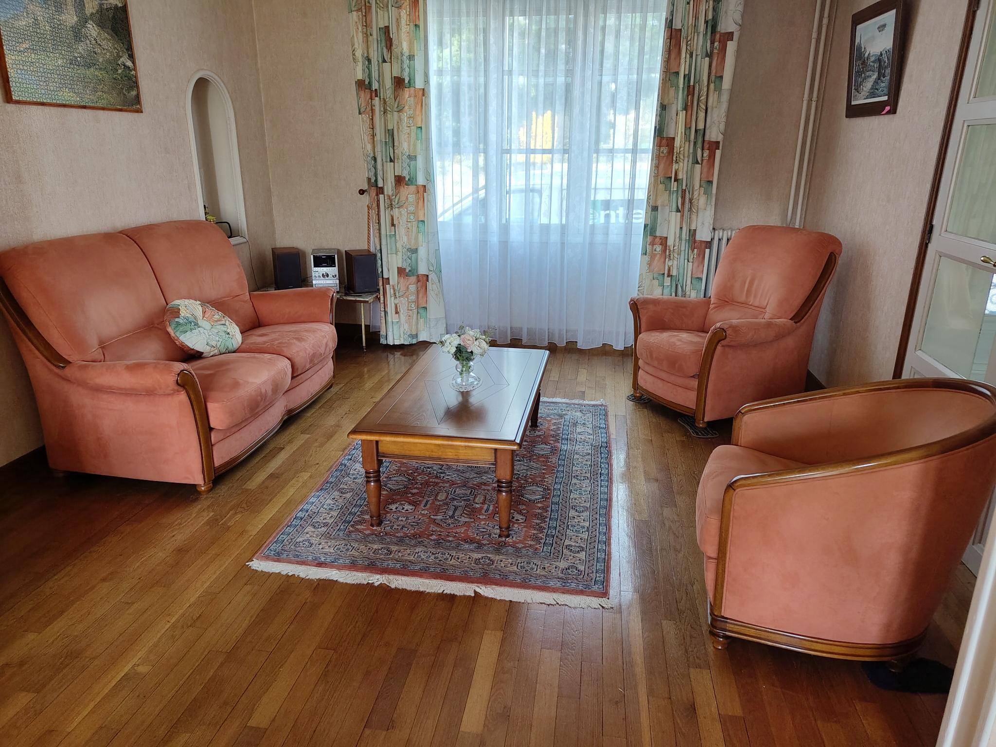 Vends ensemble divisible comprenant canapé, 2 fauteuils dont un club pour salon