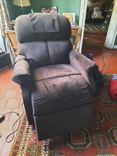 Vends fauteuil releveur pour personne de forte corpulence