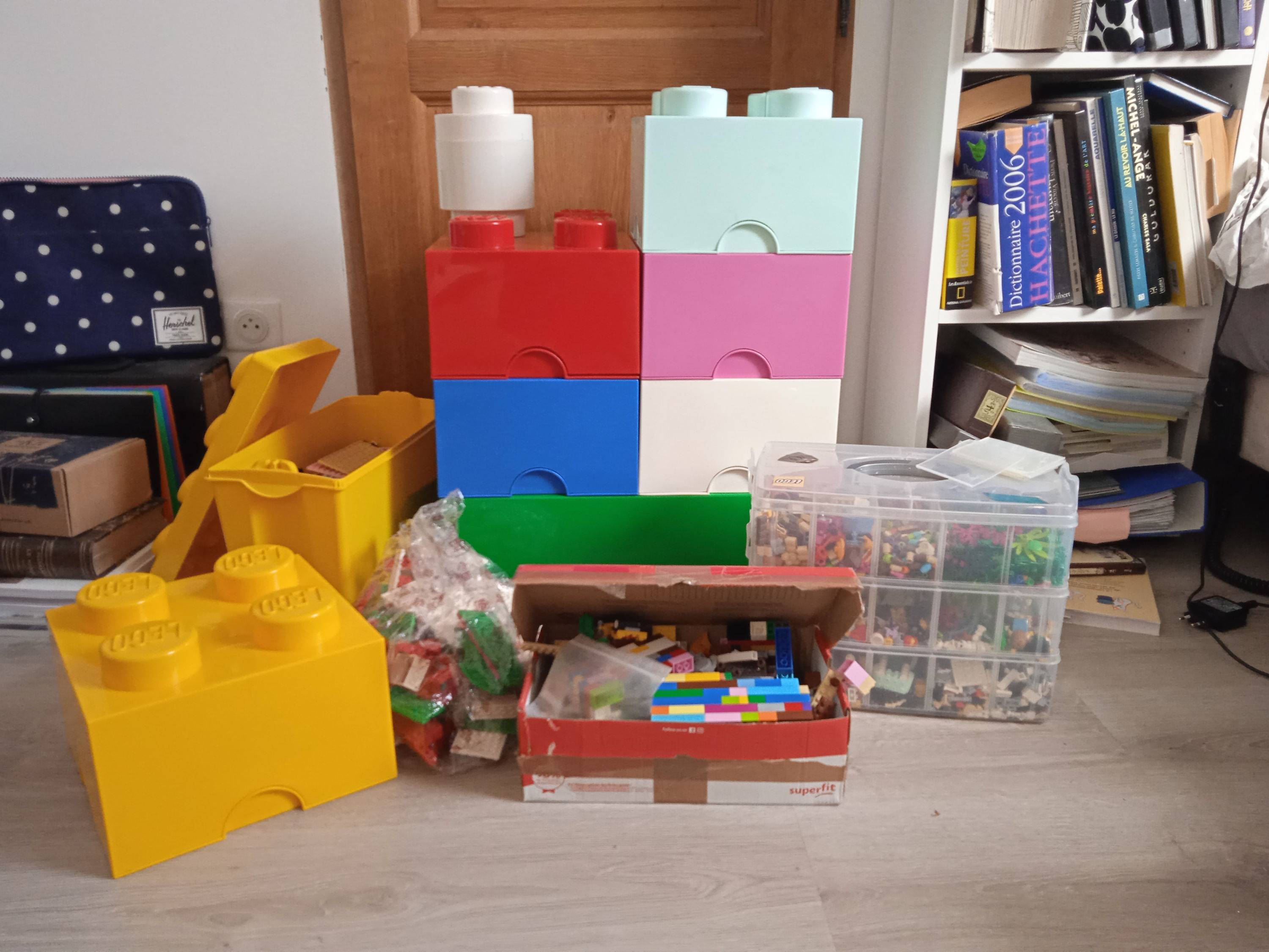 Vends très gros lot (17,3 kg) de Lego briques et personnages