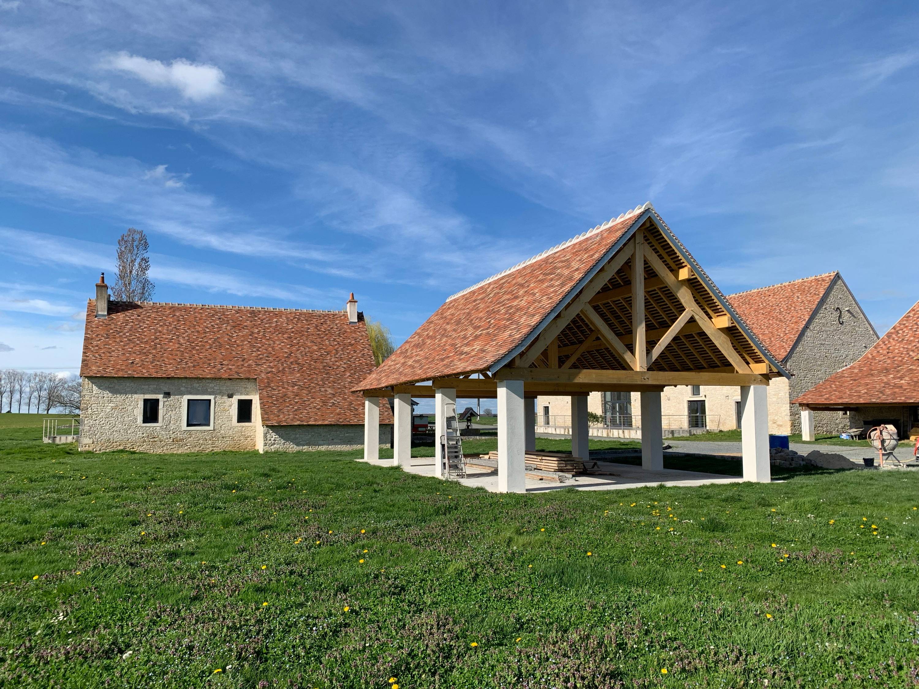 Propose gîte privatisé pour 60 couchages et salles de réception
