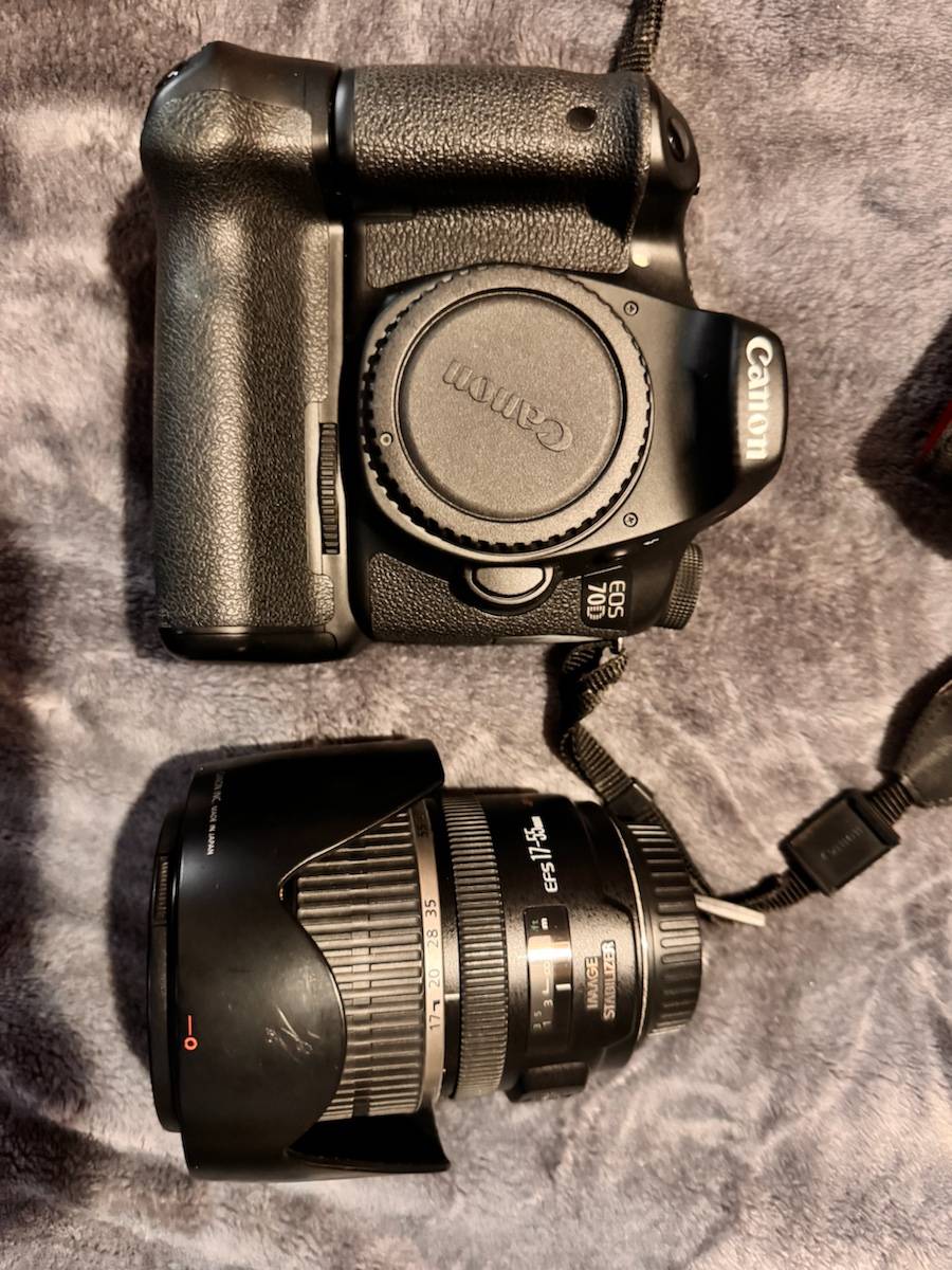 Vends boîtier Canon 70D + Grip + Objectif 17-55mm 2.8