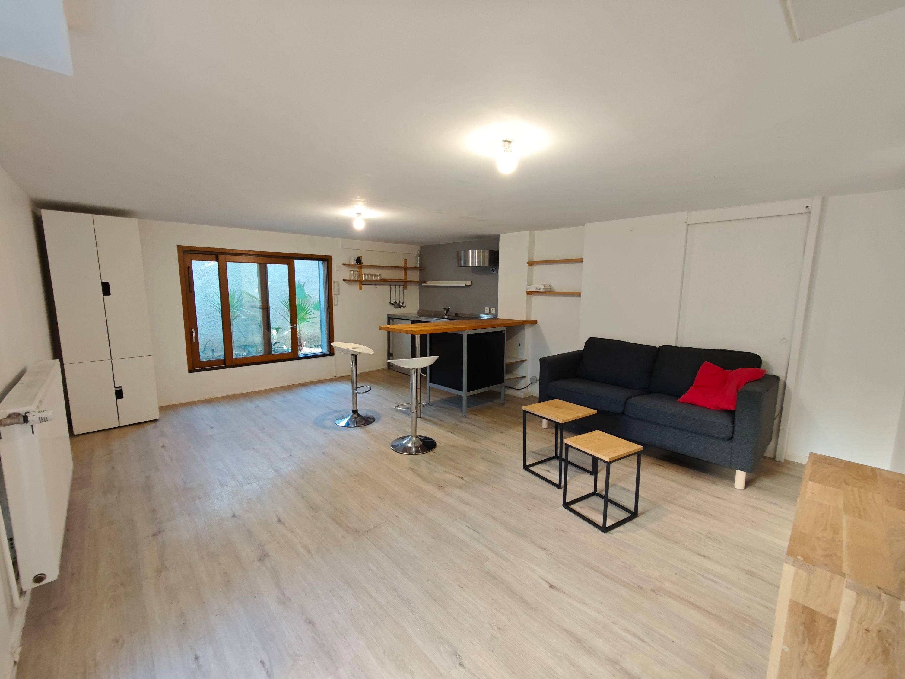 Loue studio 30m² en rez-de-jardin de maison particulière