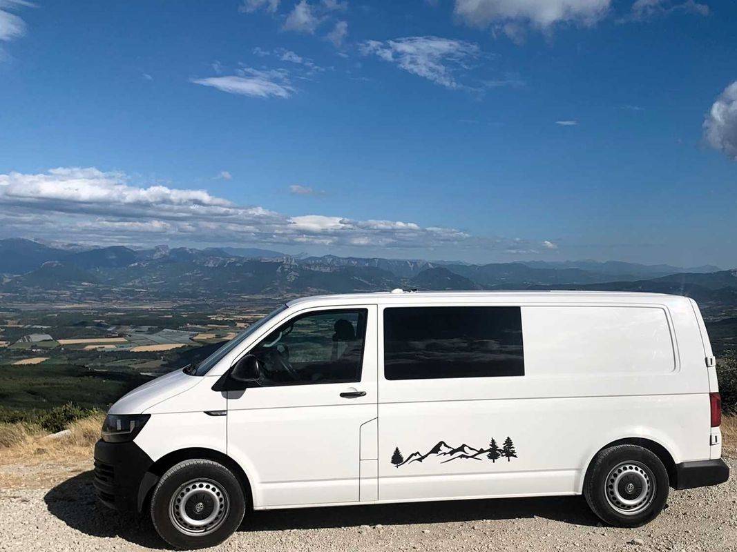 Vends Volkswagen Transporter T6 2.0 TDI 102 ch – Fourgon aménagé – L2H1 – Blanc