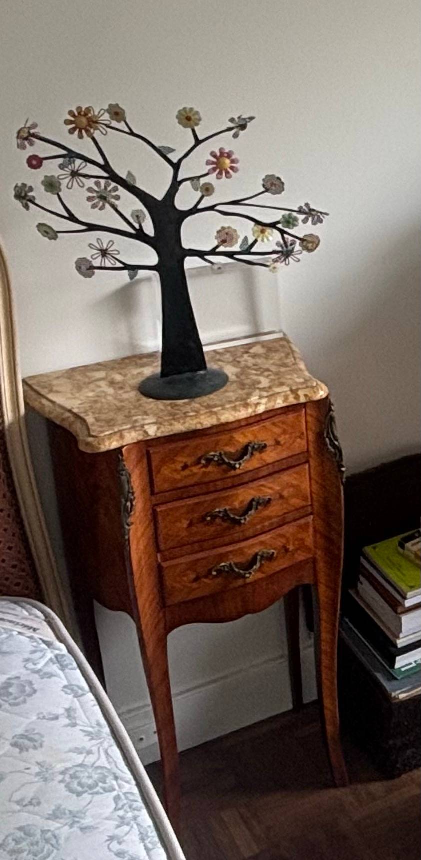 Vends paire de tables de chevet style Louis XV marbre et bois très bon état