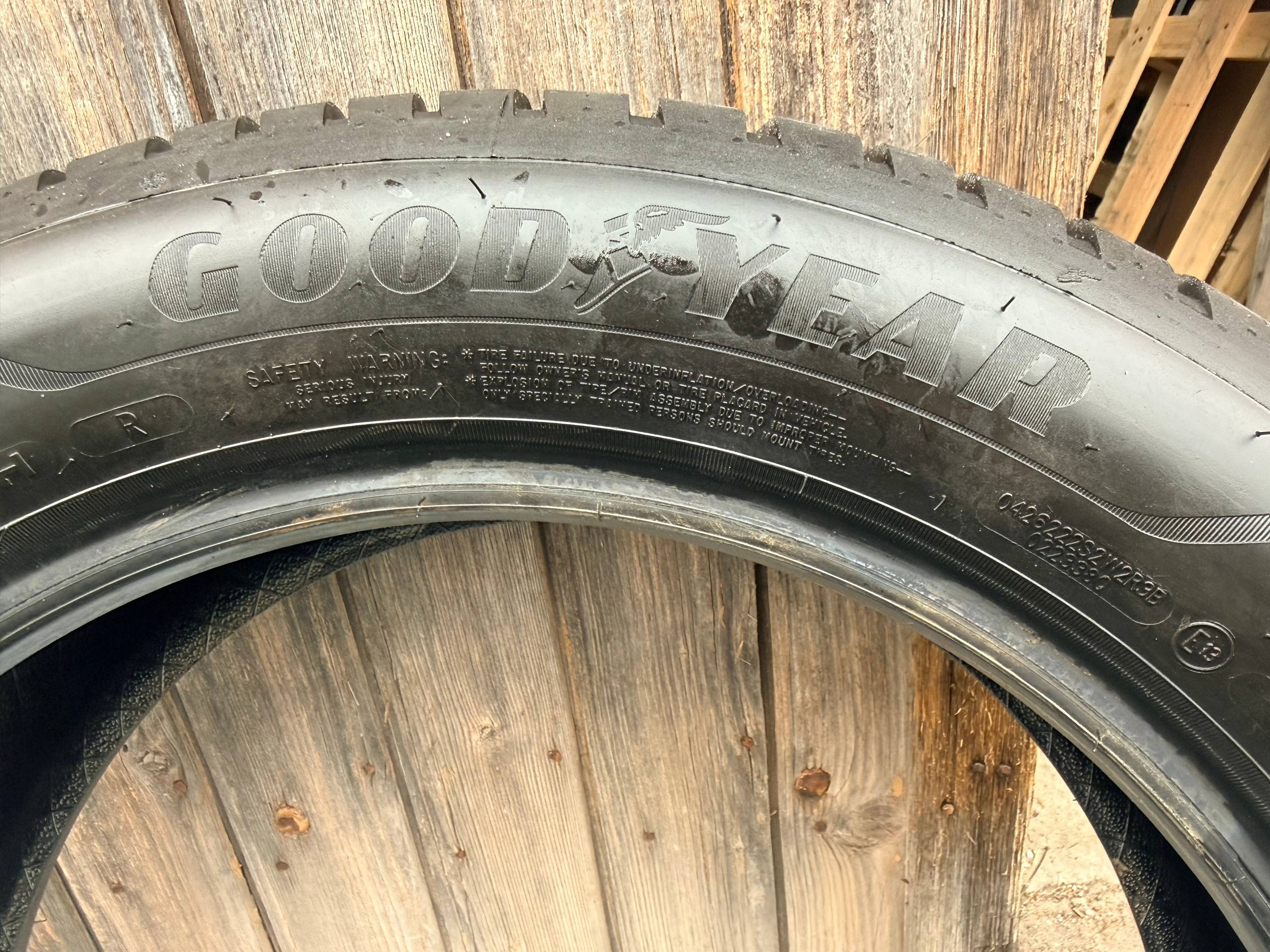 Vends 4 Pneus neufs Good Year 195/60 R18 96h 4 seasons M+S Electric Drive Vector