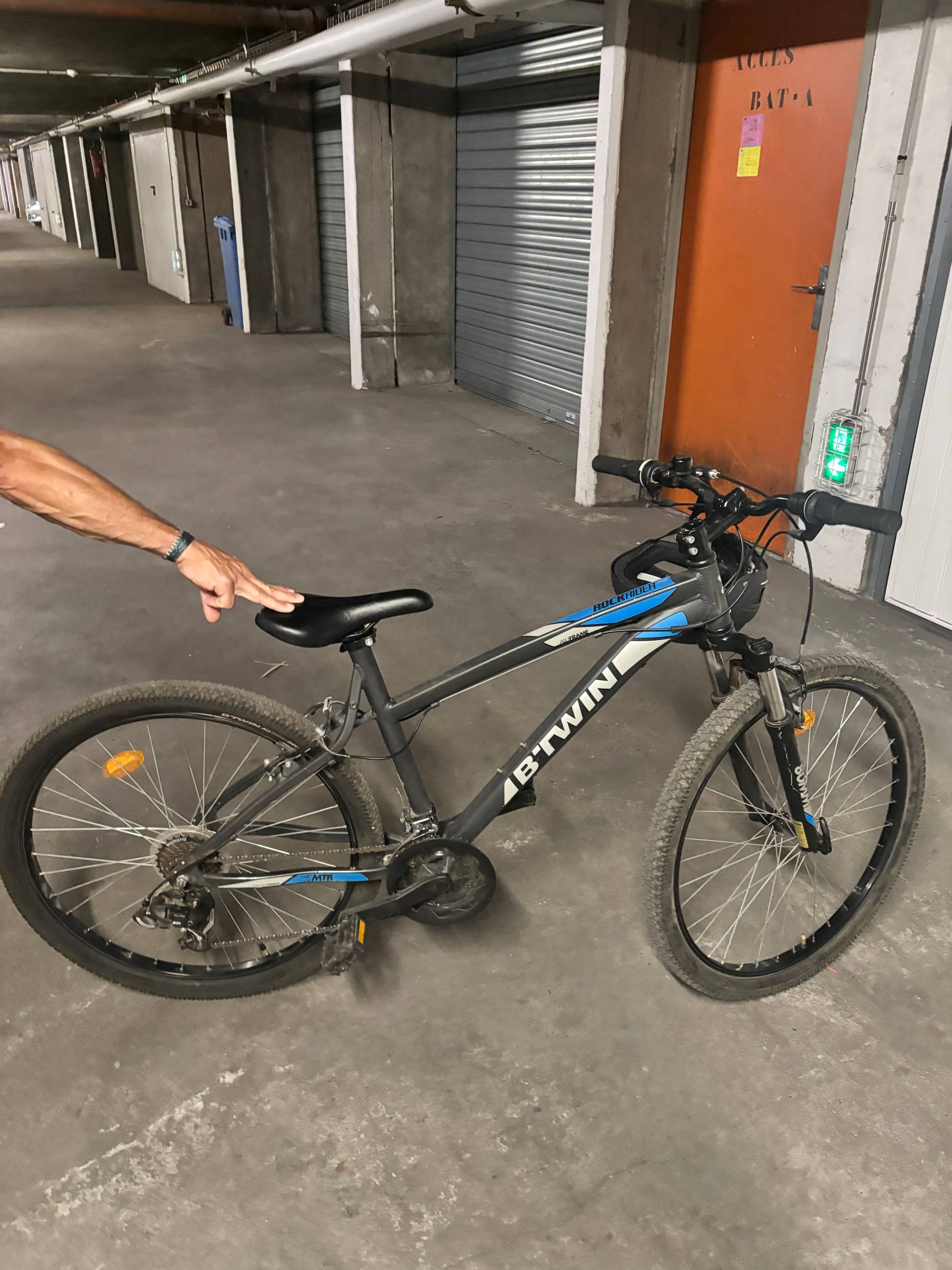 Vends vélo VTT enfant 26 pouces très bon état