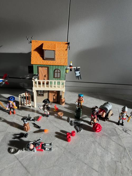 Lot maison cabane de pirates playmobil excellent état