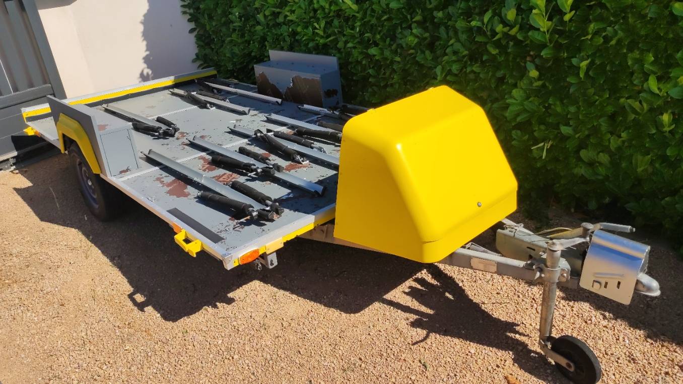 Vends remorque porte-vélos avec 9 fixations