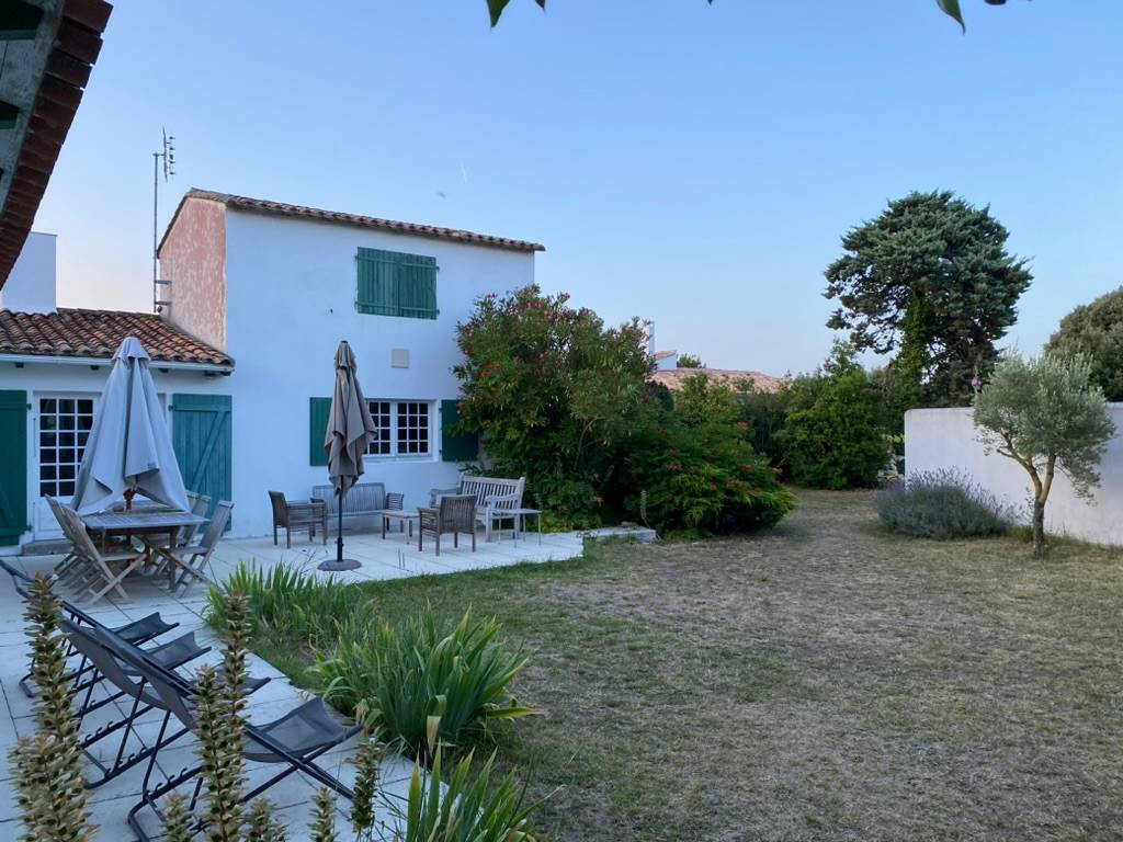 Loue à l’Ile de Ré maison à Loix avec grand jardin clos 8 couchages