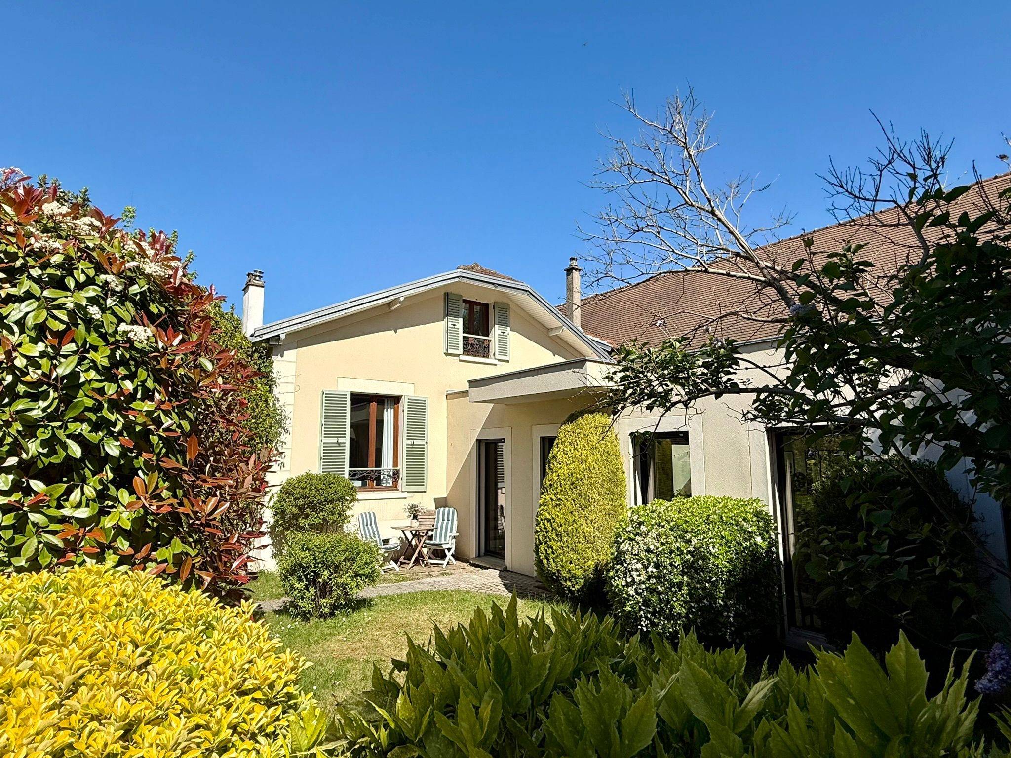 Maison familiale, 7 pièces, jardin