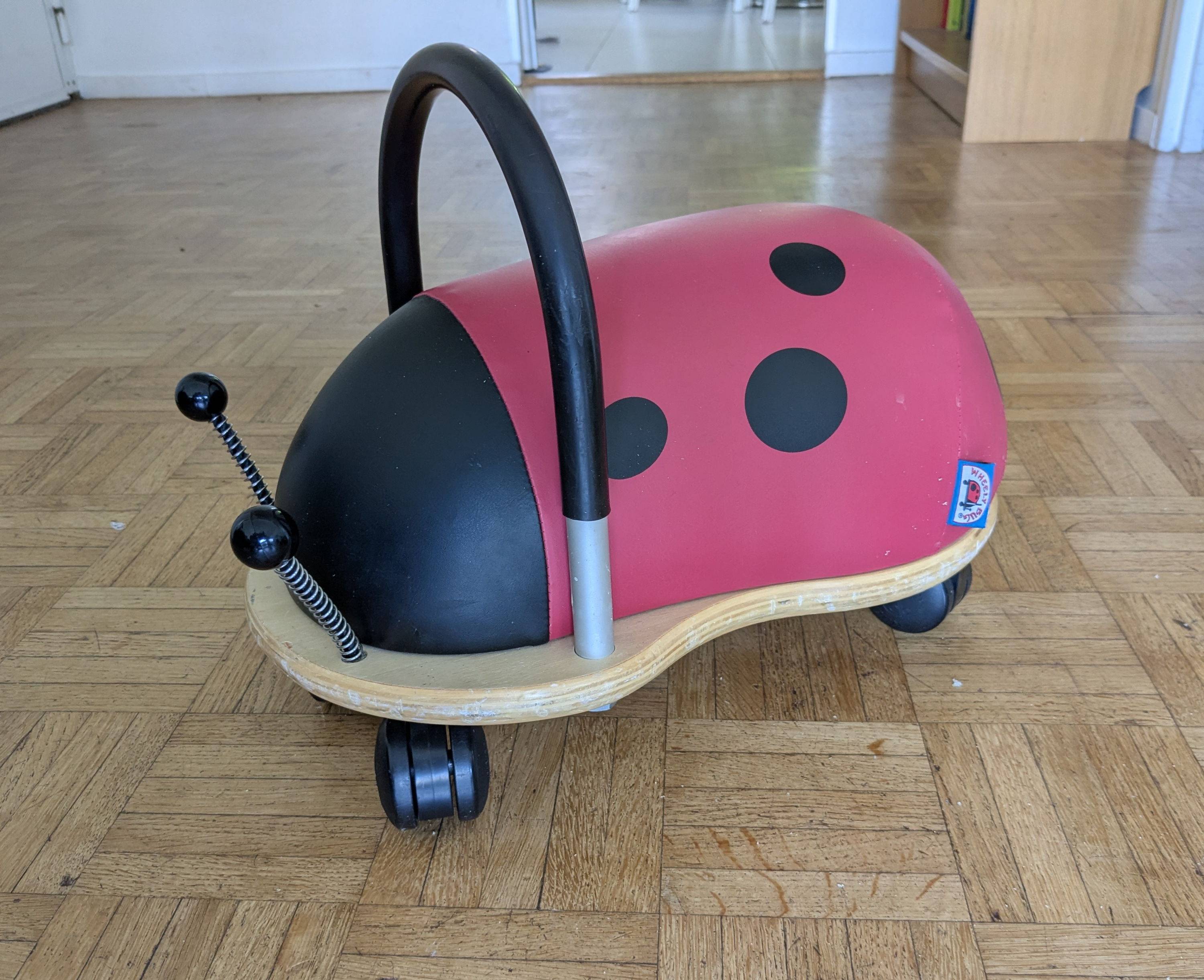 Vends trotteur Coccinelle 4 roues motrices