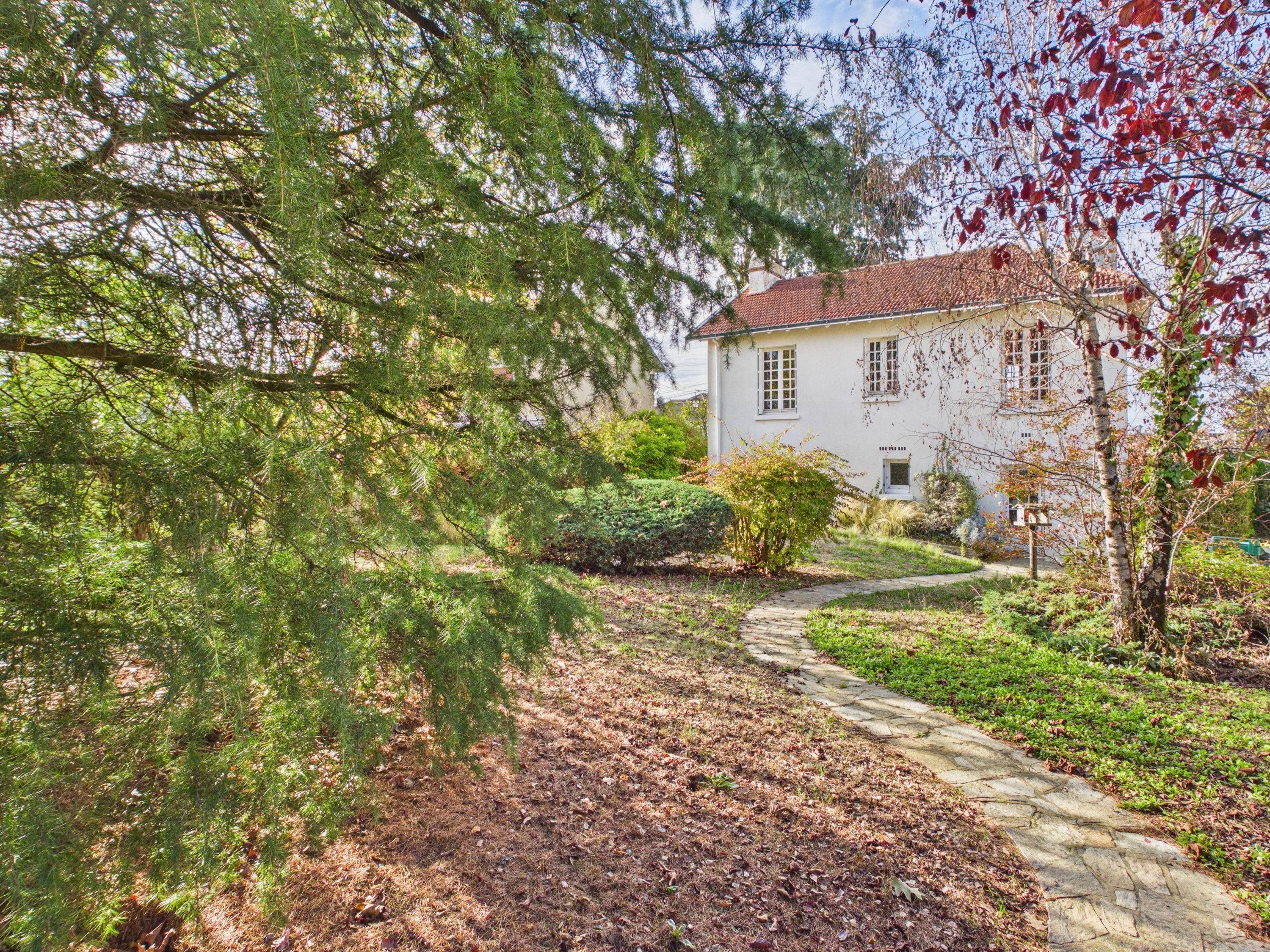 Vends maison à rénover avec grand terrain - Quartier du Douet Saint-Sébastien-sur-Loire