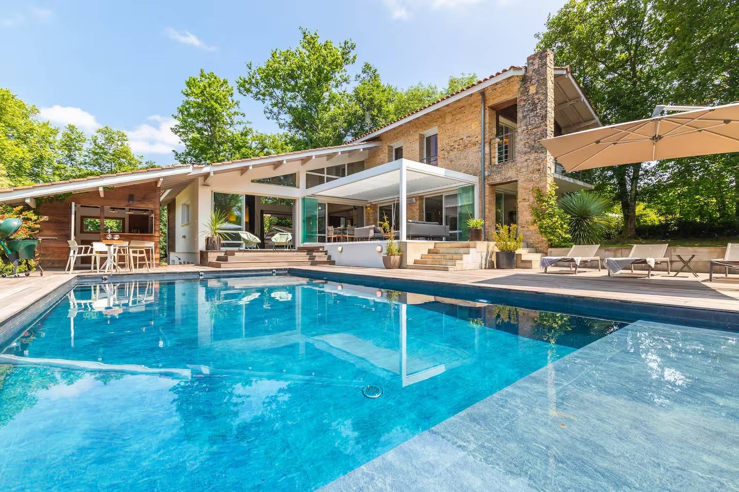 Loue maison d’architecte dans un environnement boisé avec piscine chauffée à 10 min de Biarritz - 10 couchages
