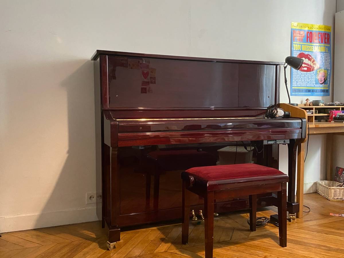 Vends piano droit Obermann & Sohn UP 123 acajou brillant avec système de silencieux et banquette
